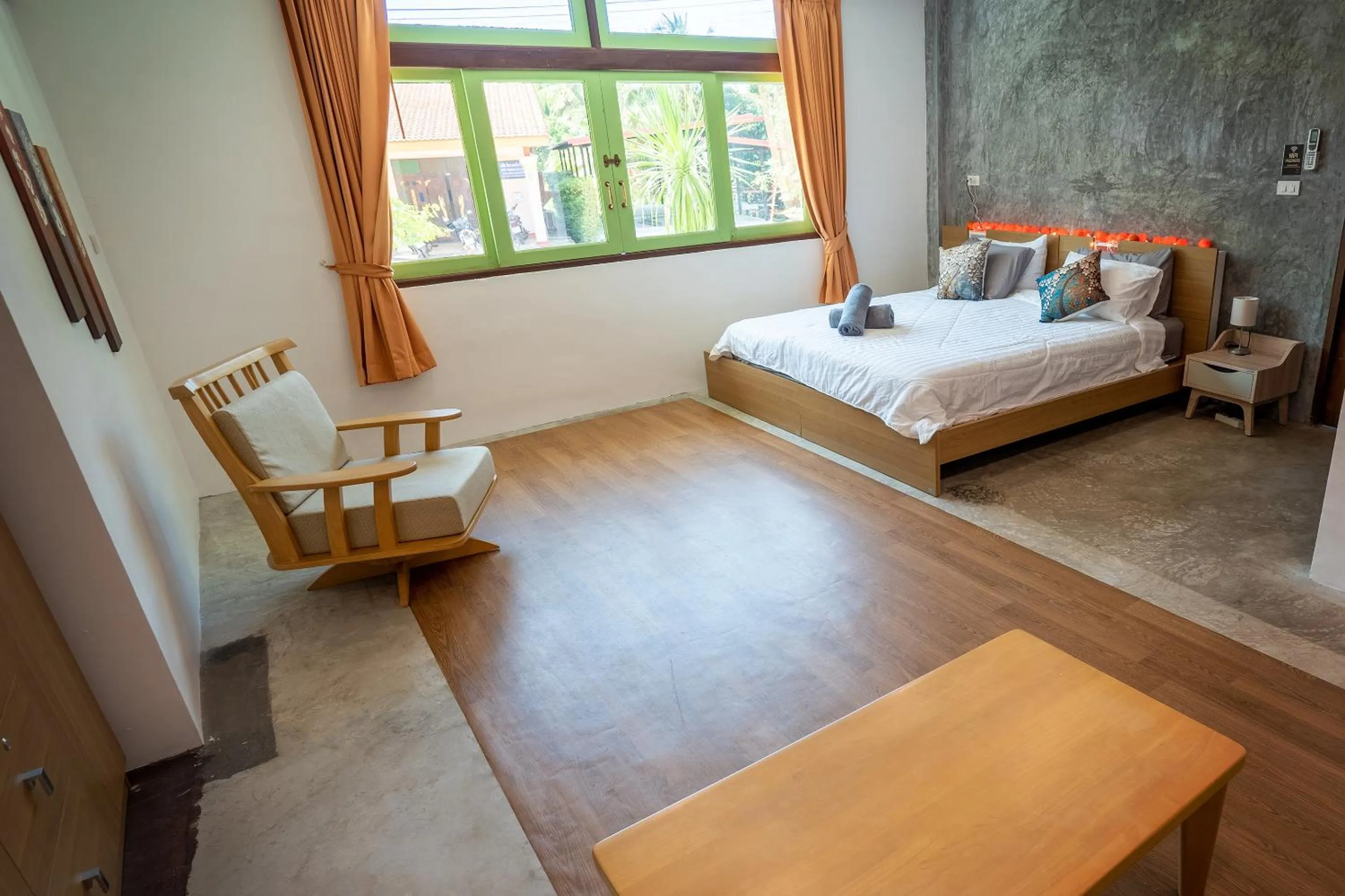 View (from property/room), Bed in Tonmai Suites