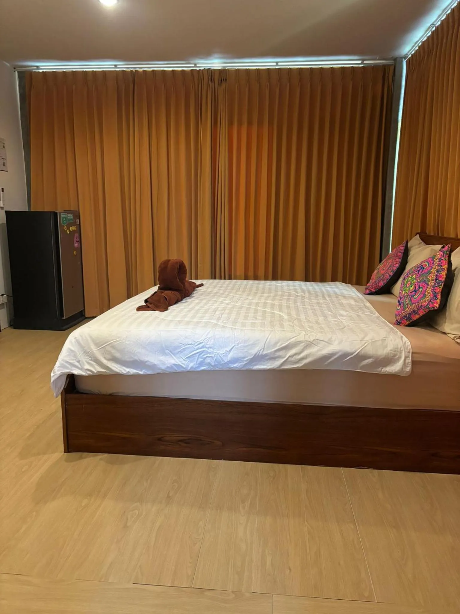 Bed in Tonmai Suites
