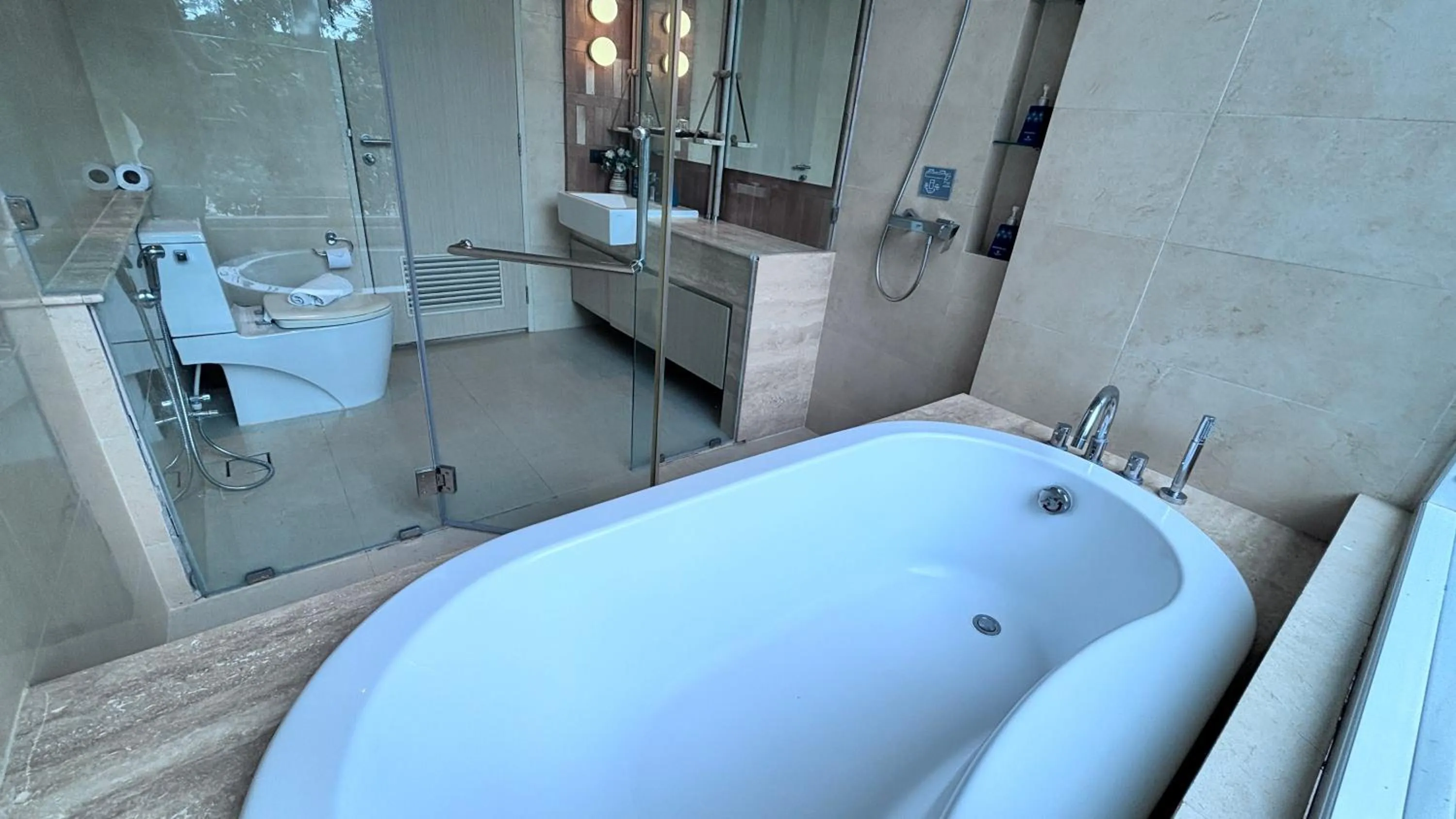 Bath in Grand Vista Hotel Chiangrai