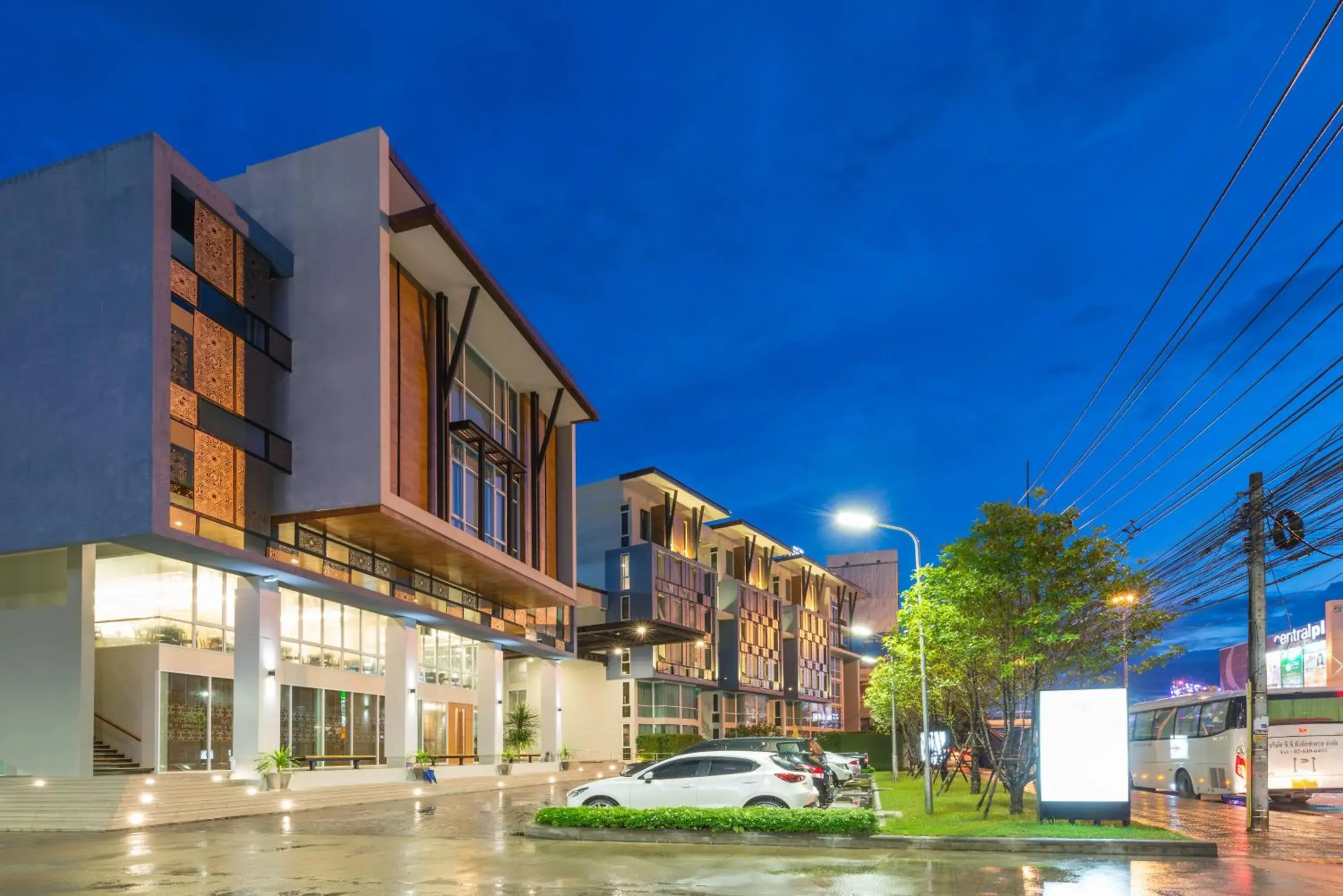 Facade/entrance in Grand Vista Hotel Chiangrai Facade/entrance in Grand Vista Hotel Chiangrai