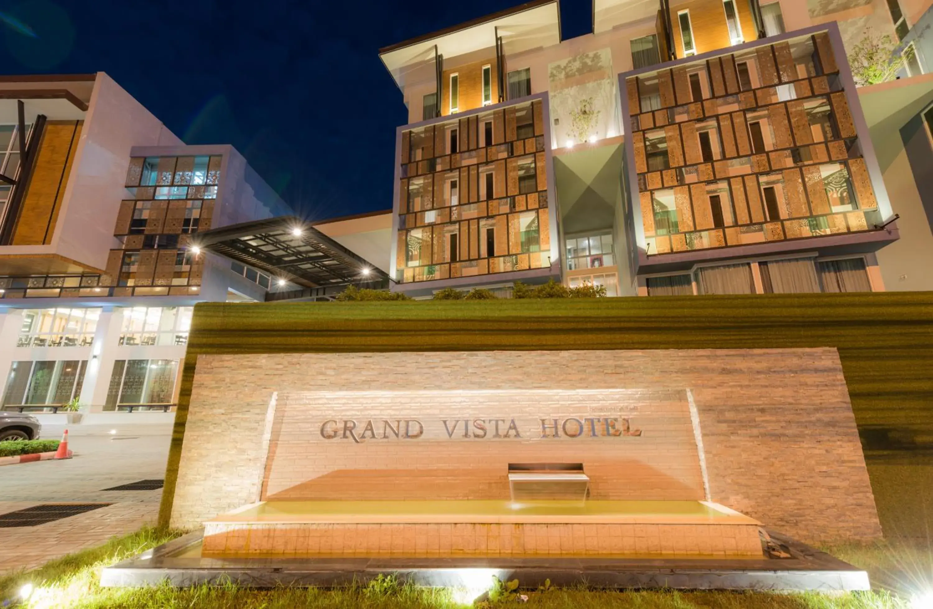 Facade/entrance in Grand Vista Hotel Chiangrai Facade/entrance in Grand Vista Hotel Chiangrai