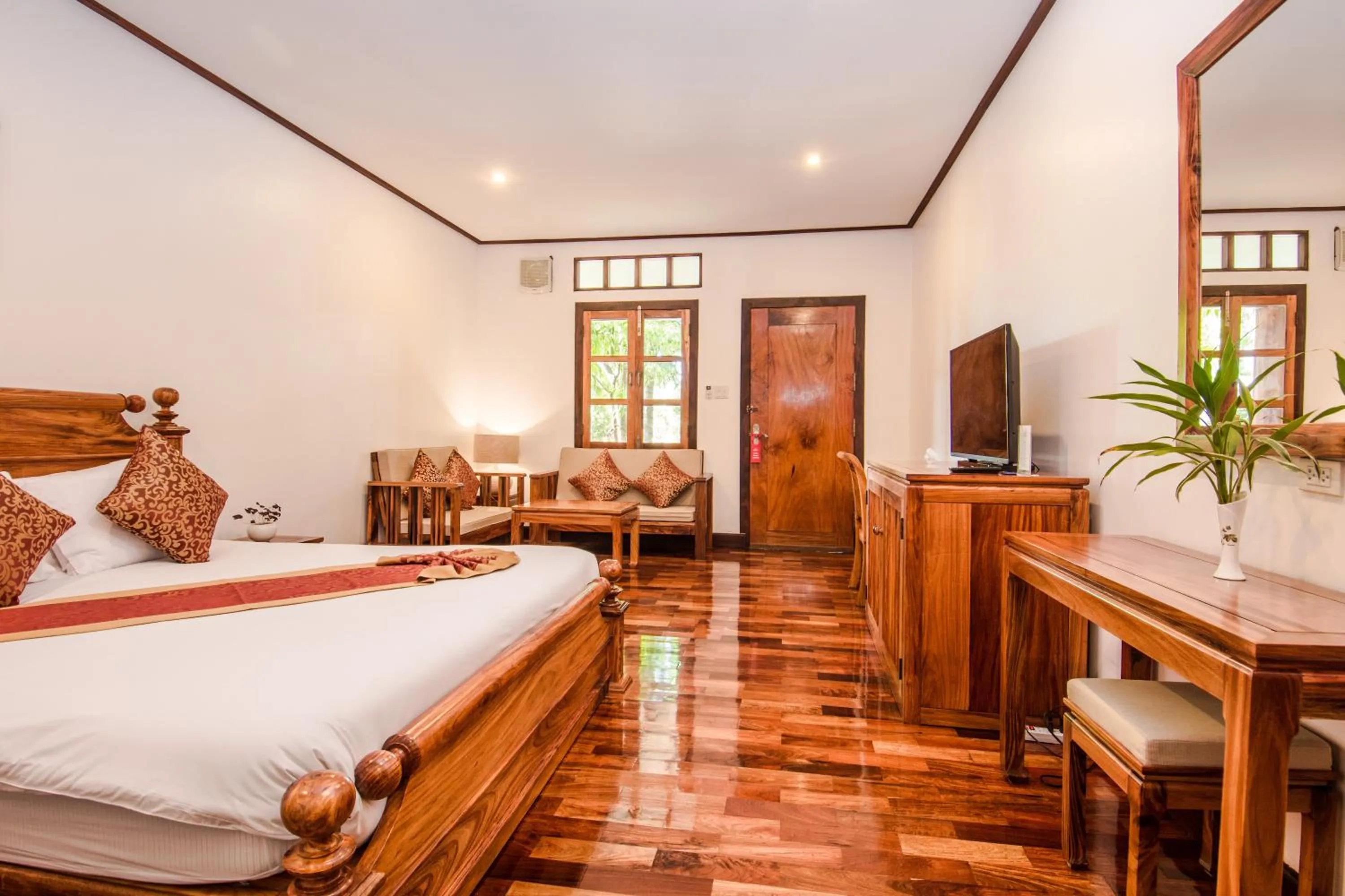 Shower, Bed in Villa Ang Thong