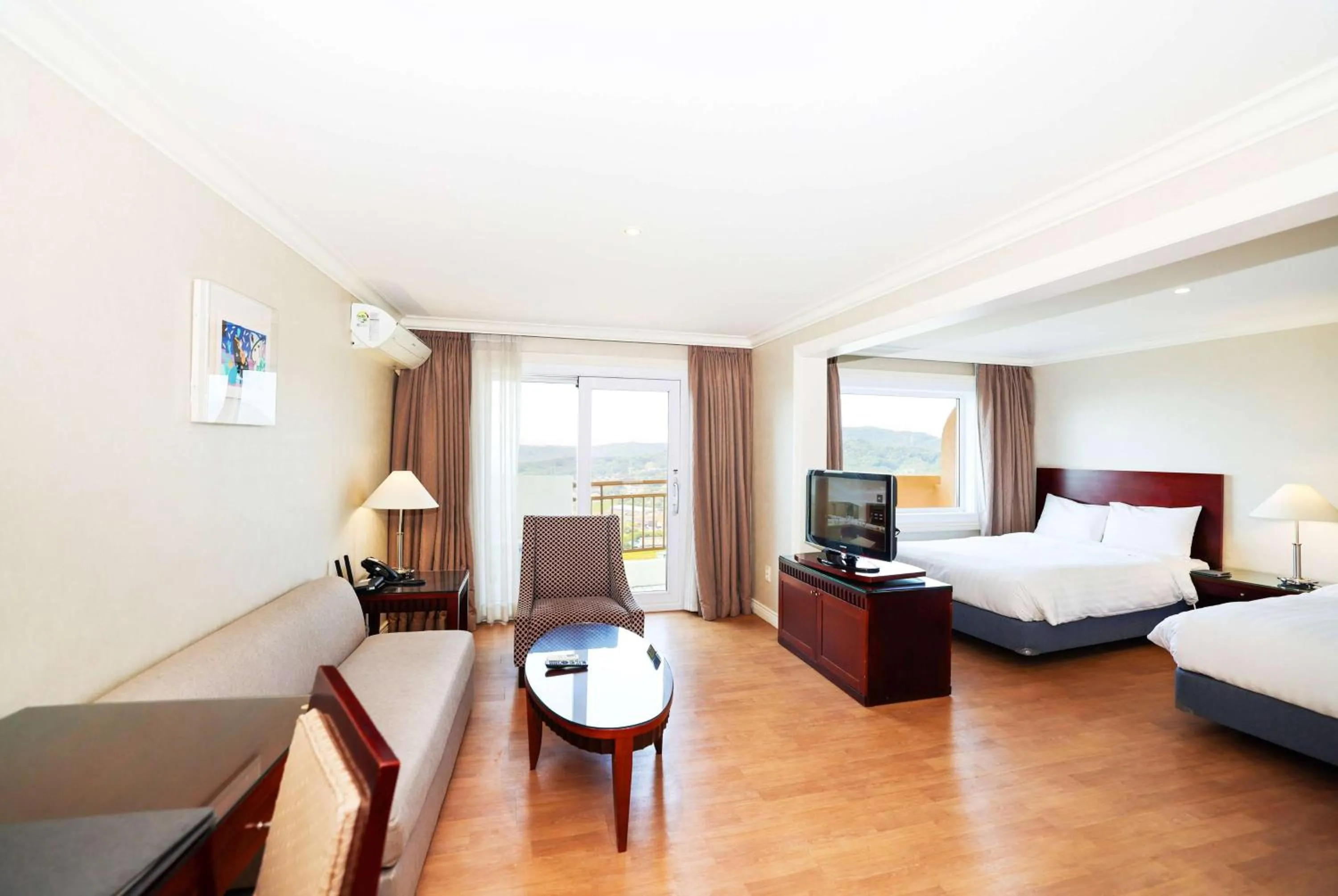 Photo of the whole room, Bed in La Vie D'or Resort