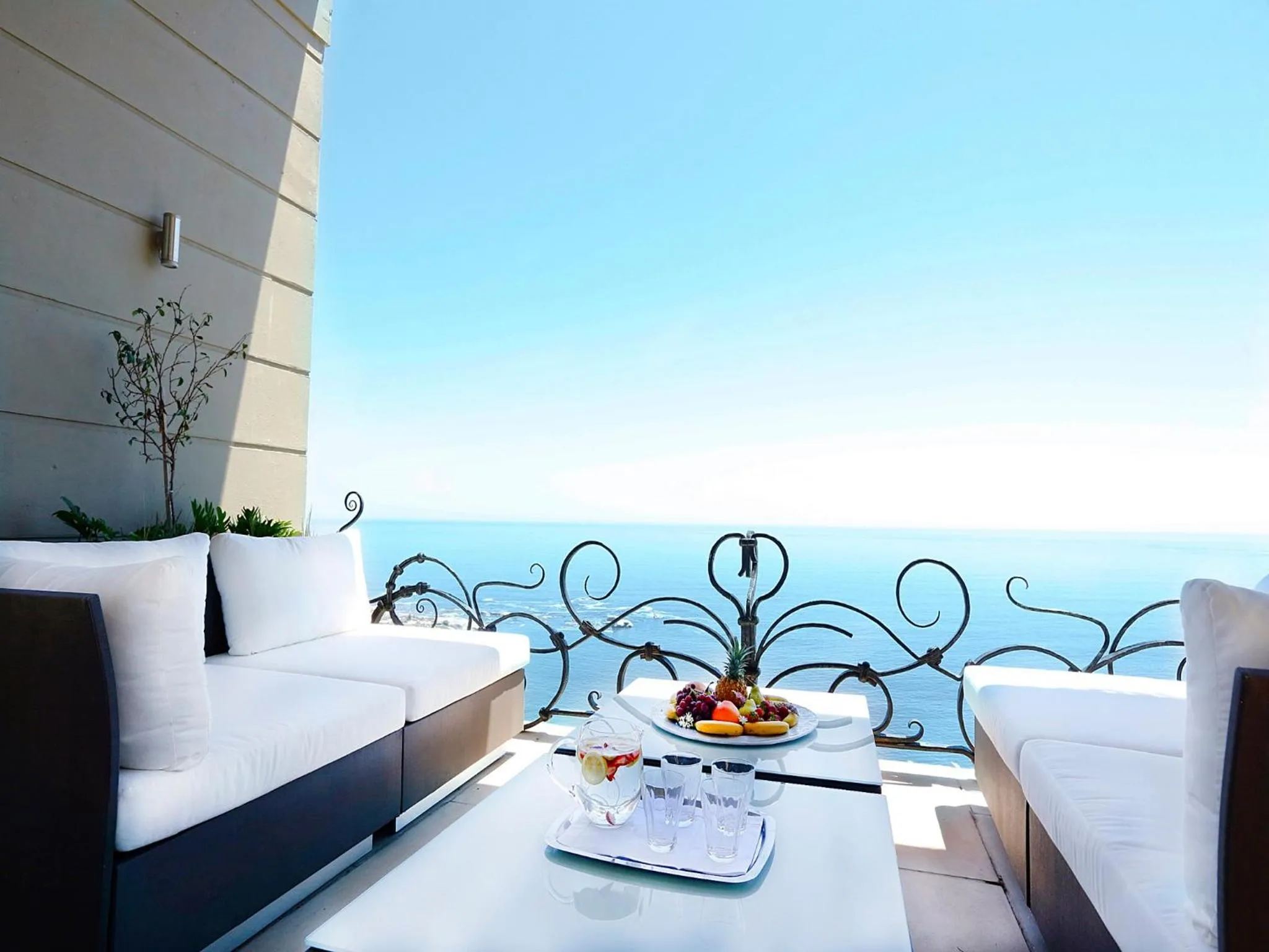 Day in 21 Nettleton Boutique Hotel & Luxury Residence