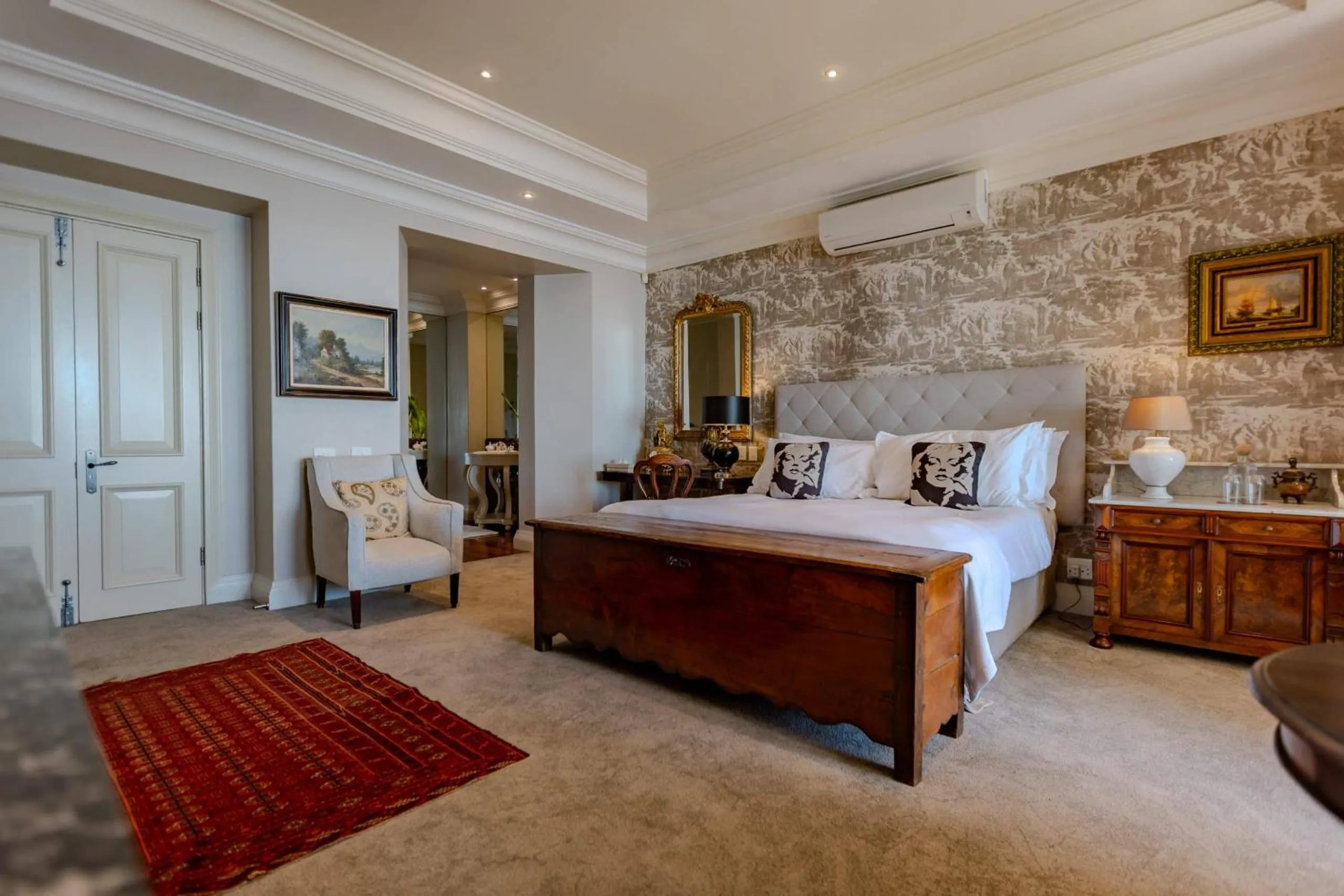 Bed in 21 Nettleton Boutique Hotel & Luxury Residence