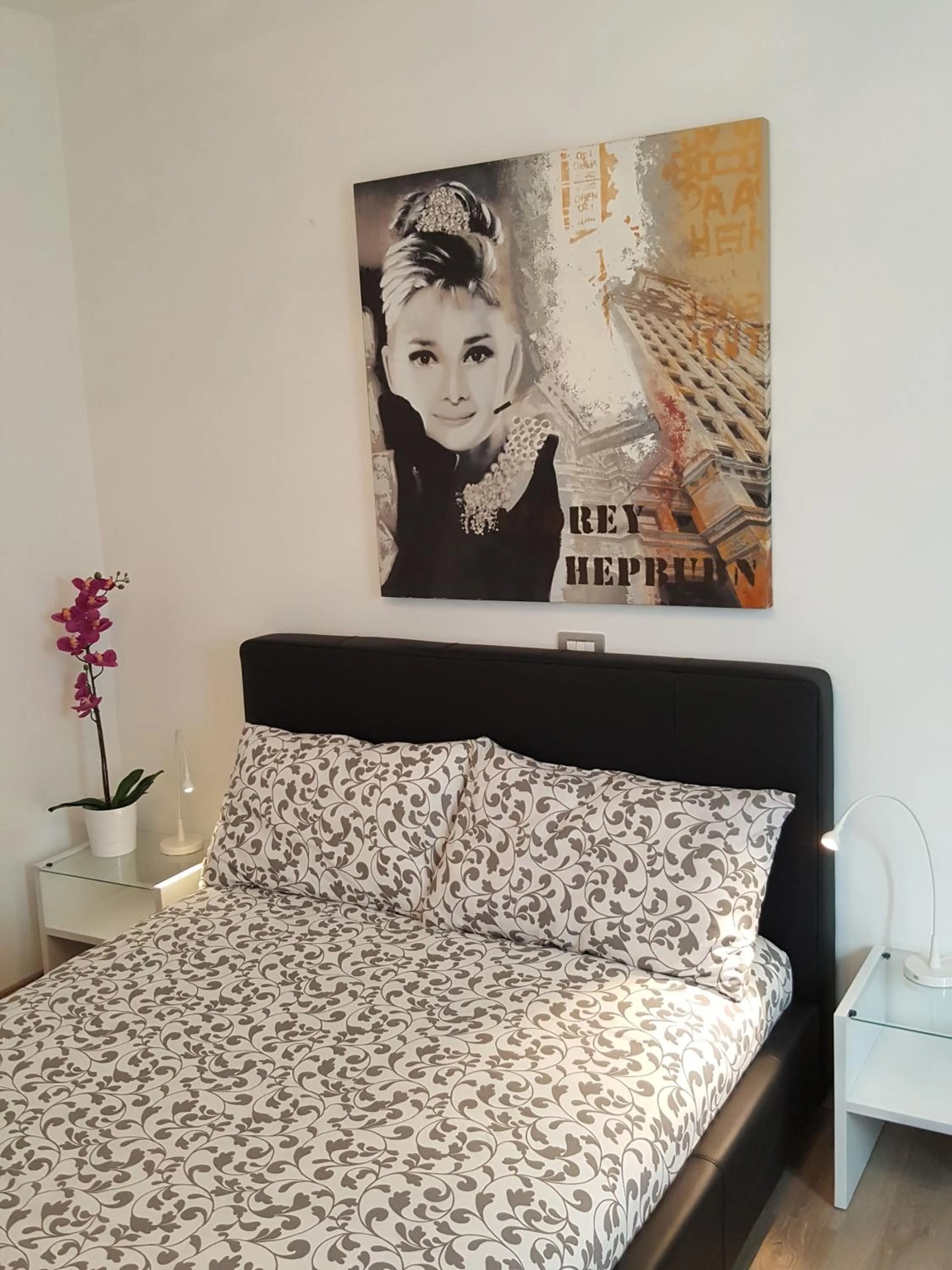 Bed in H5-5H Luxury Room