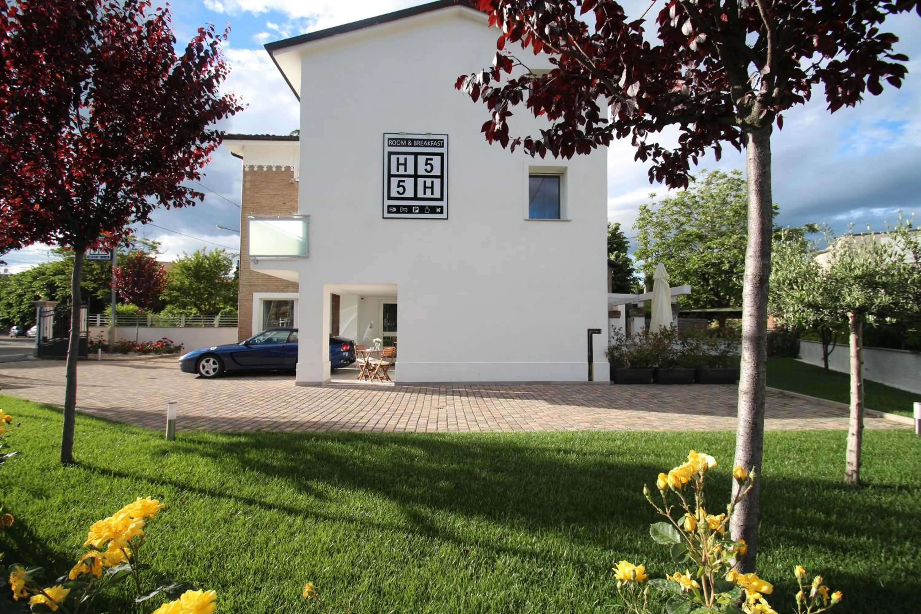 Property building in H5-5H Luxury Room