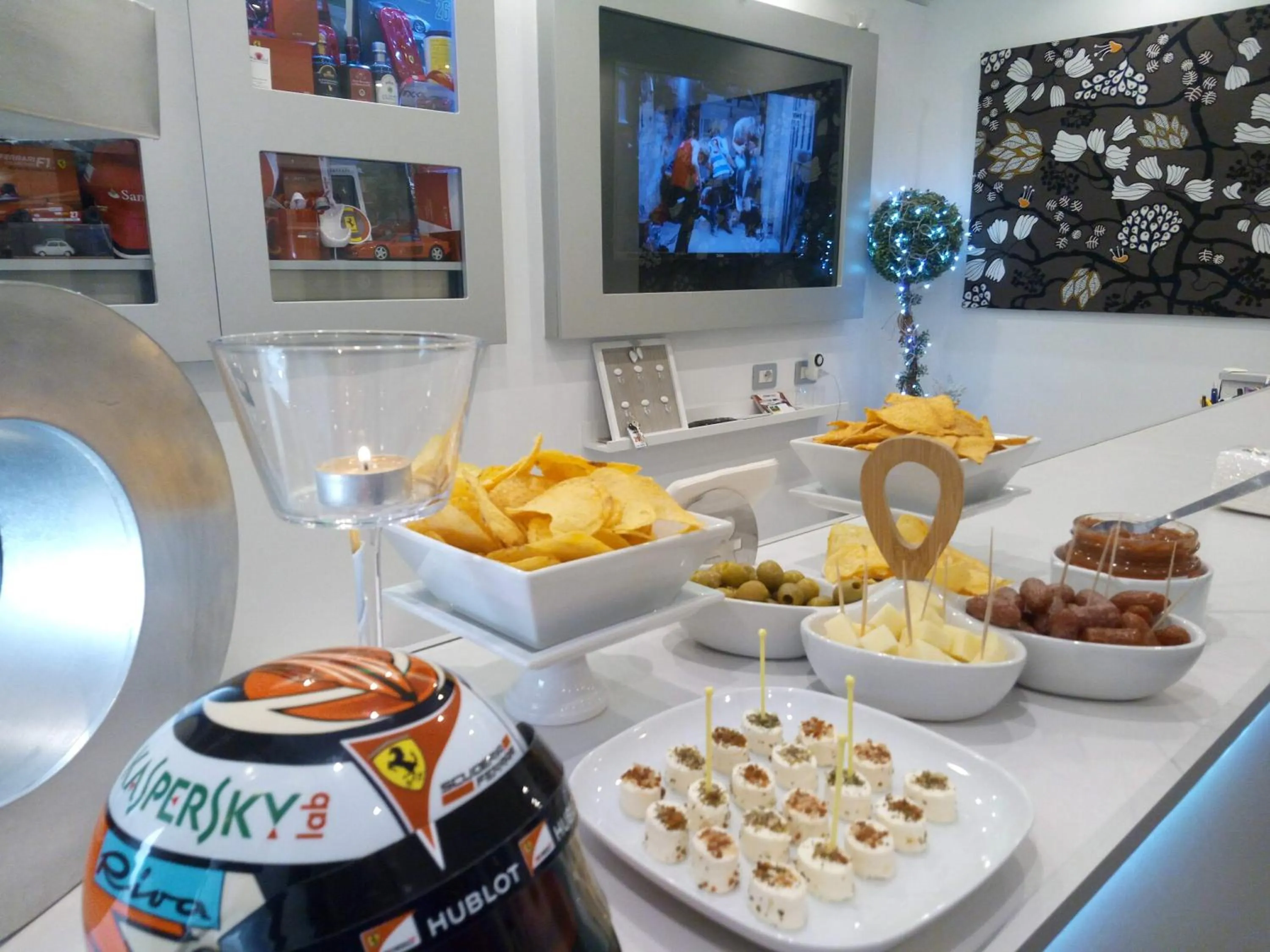 Food and drinks in H5-5H Luxury Room