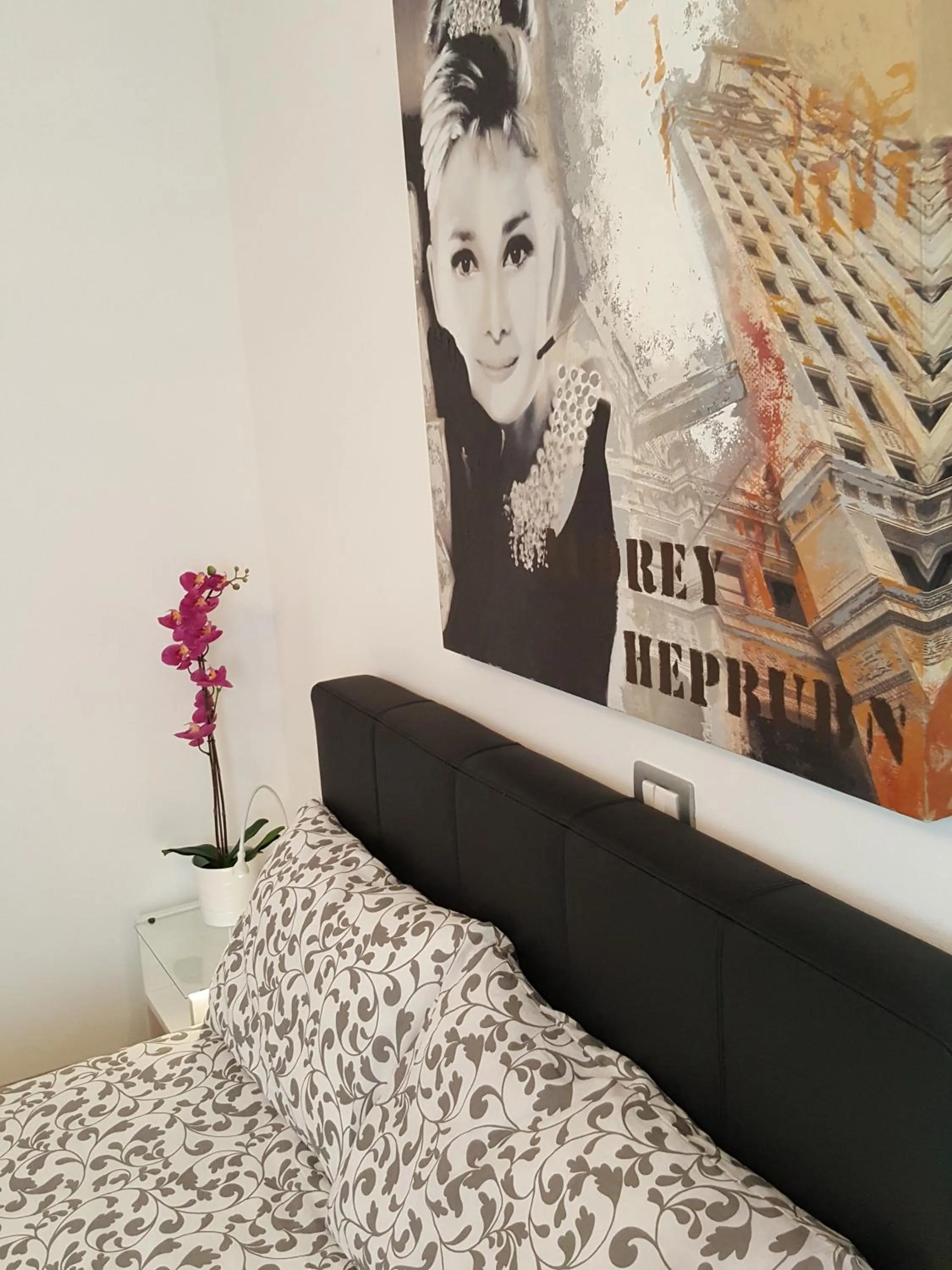 Decorative detail, Bed in H5-5H Luxury Room