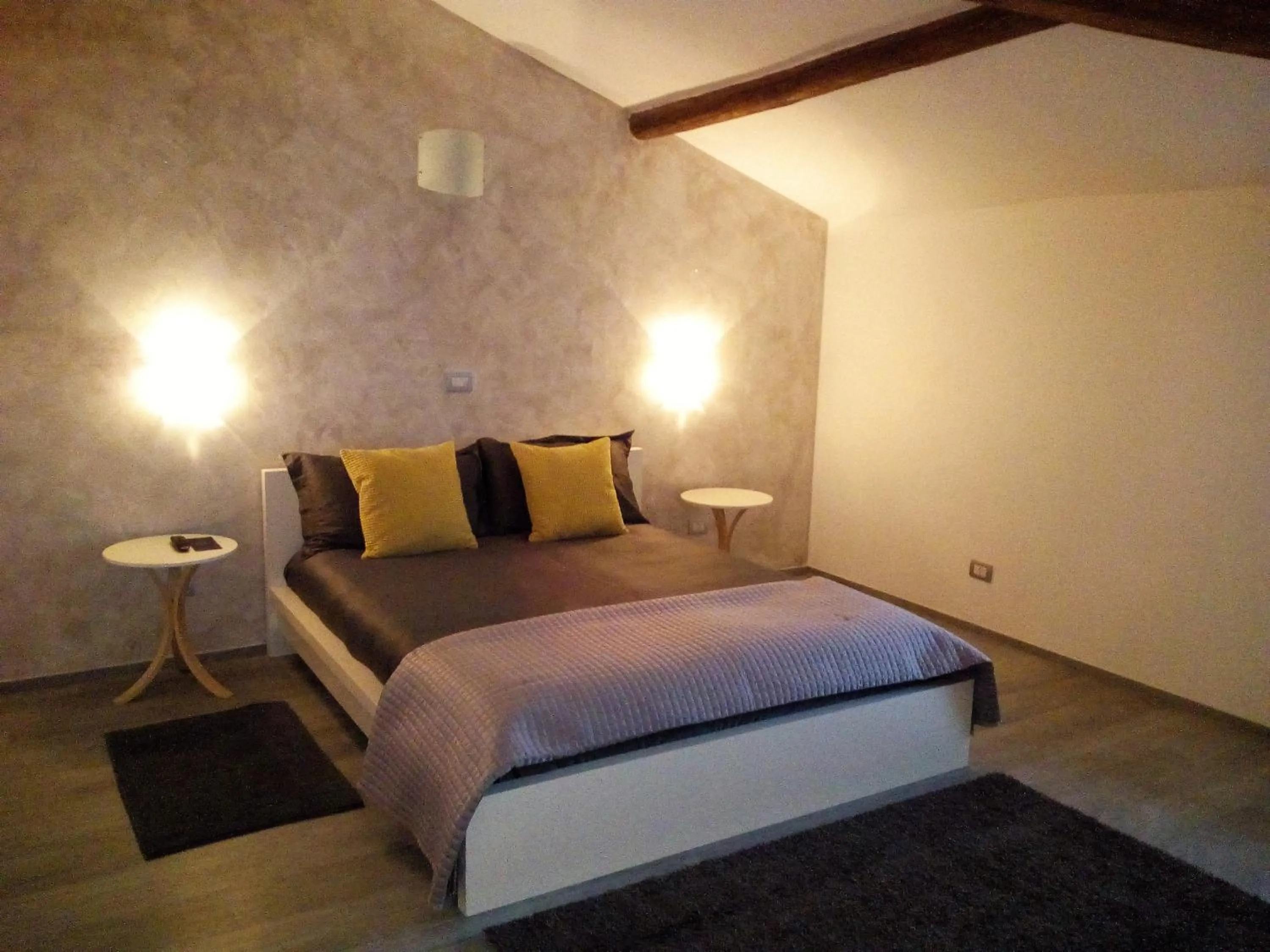 Bedroom, Bed in H5-5H Luxury Room