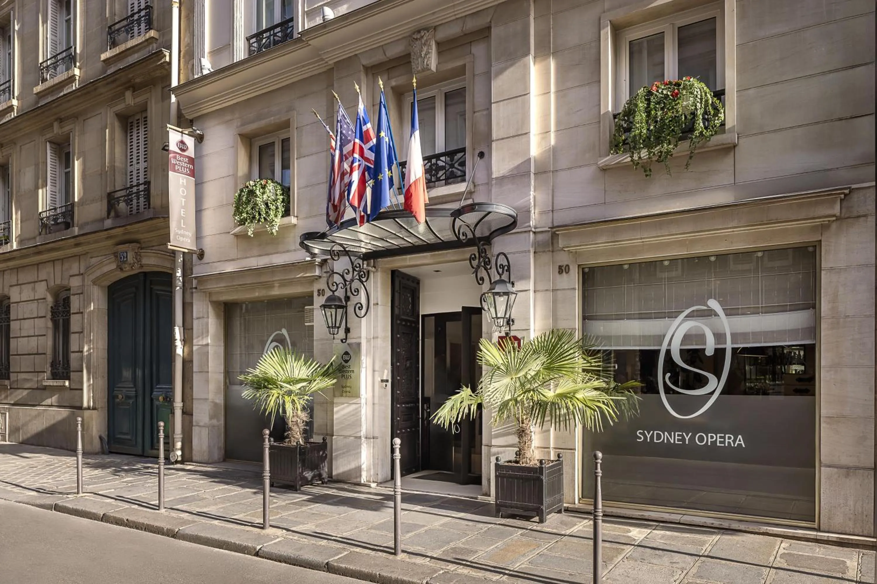 Property building in Best Western Plus Hotel Sydney Opera