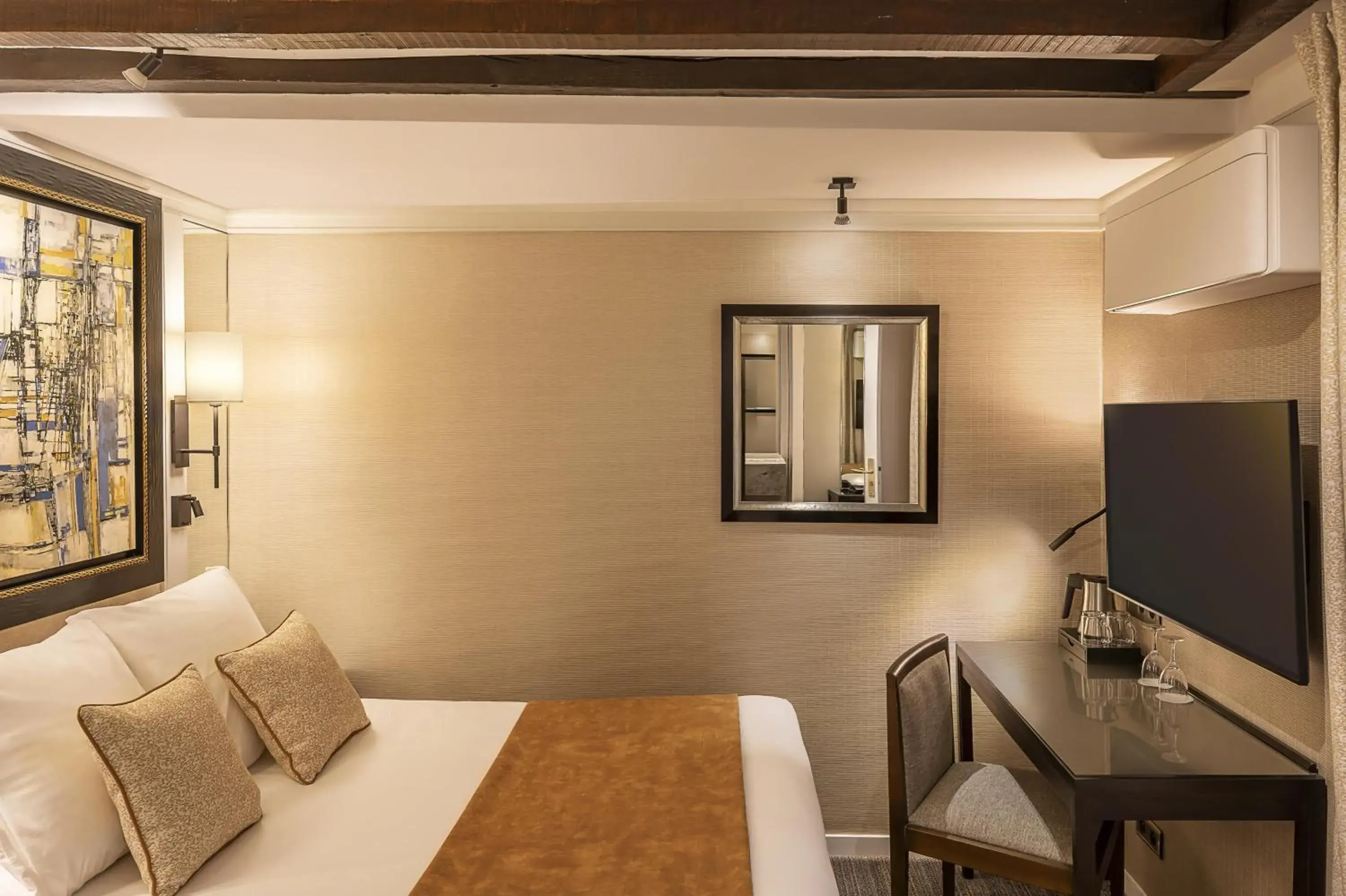 Bedroom, Bed in Best Western Plus Hotel Sydney Opera Bedroom, Bed in Best Western Plus Hotel Sydney Opera