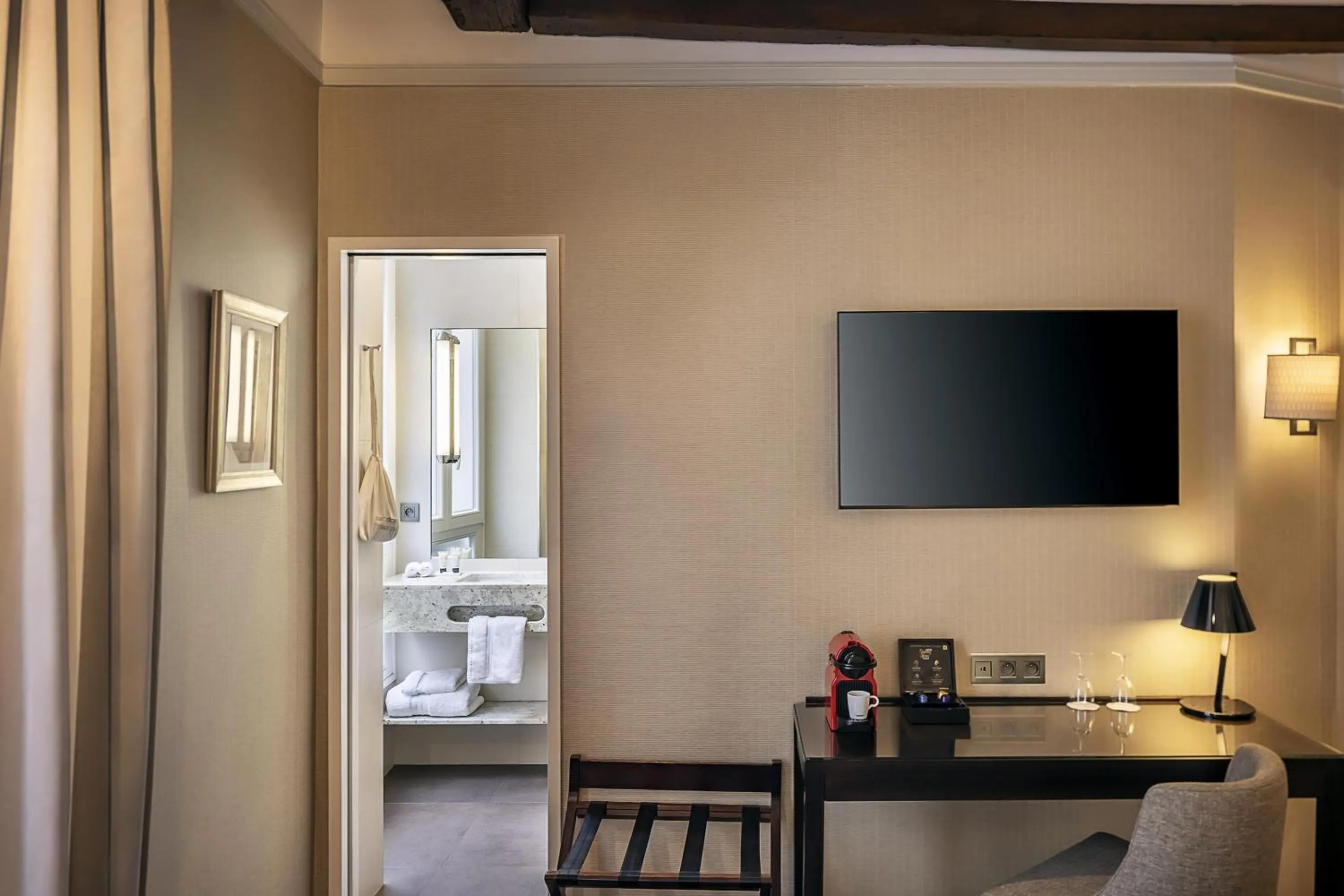 Bedroom in Best Western Plus Hotel Sydney Opera