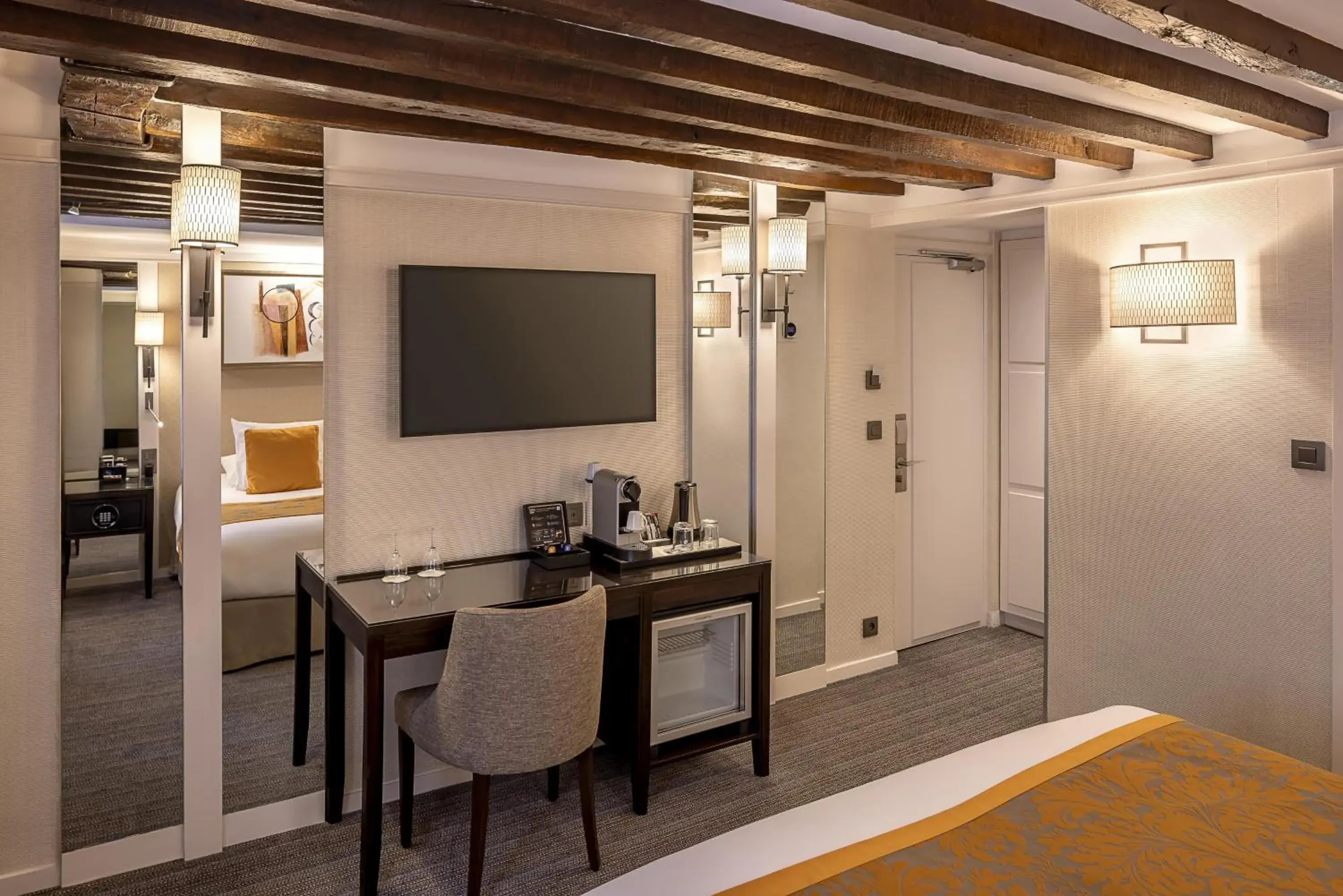 Bedroom in Best Western Plus Hotel Sydney Opera Bedroom in Best Western Plus Hotel Sydney Opera