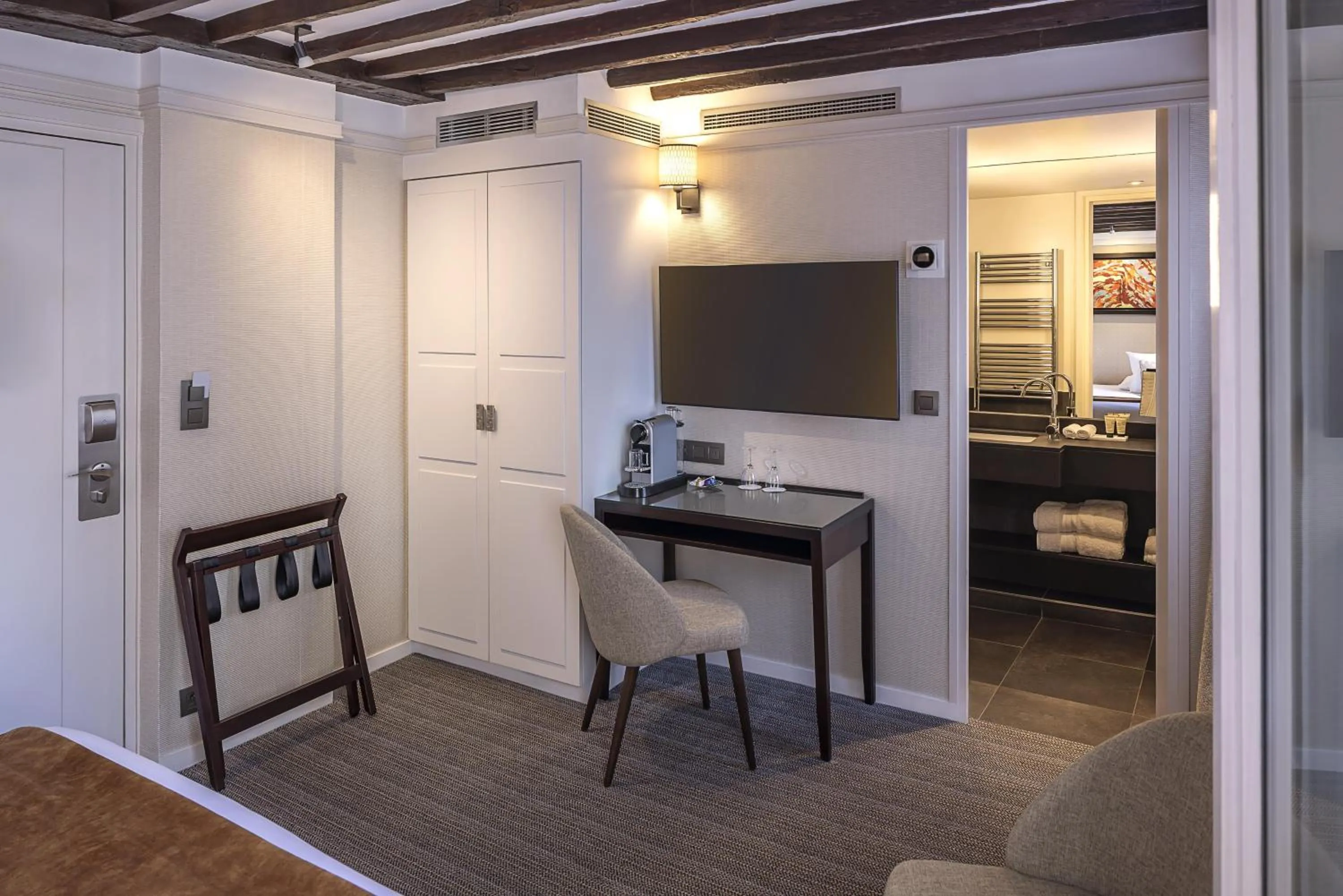 Bedroom in Best Western Plus Hotel Sydney Opera