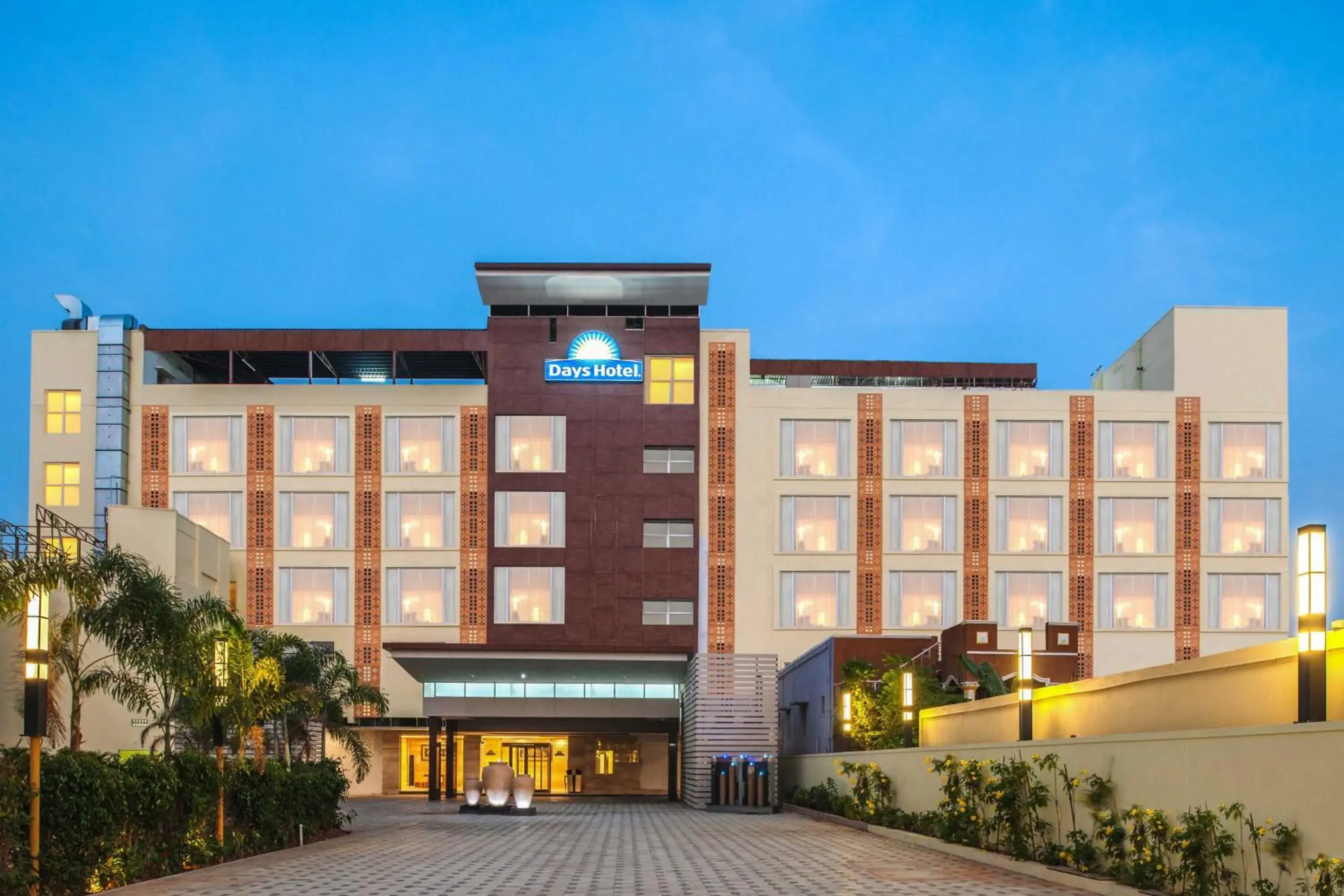 Facade/entrance in Days Hotel by Wyndham Chennai OMR Facade/entrance in Days Hotel by Wyndham Chennai OMR