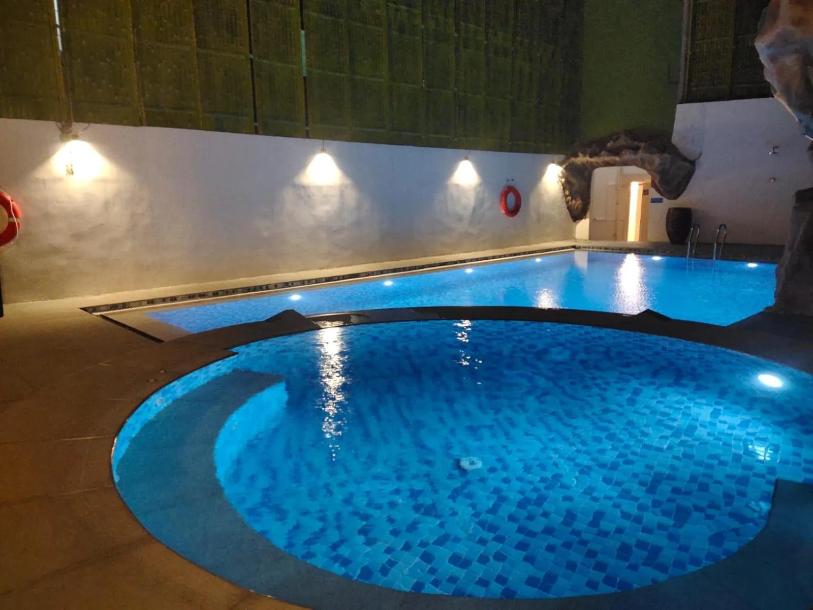 Swimming pool in Days Hotel by Wyndham Chennai OMR