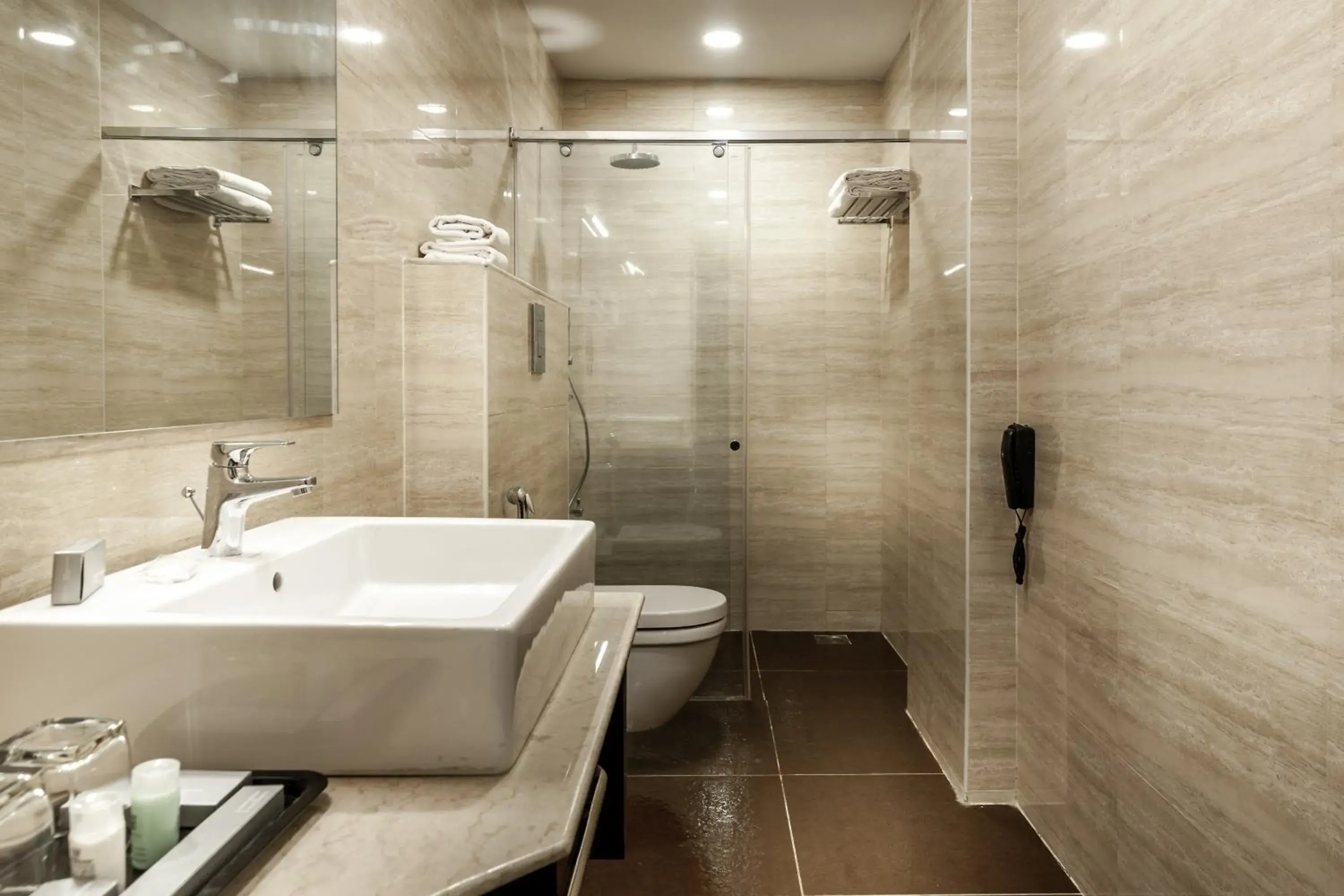 Standard Twin Room - Non-Smoking in Days Hotel by Wyndham Chennai OMR Standard Twin Room - Non-Smoking in Days Hotel by Wyndham Chennai OMR