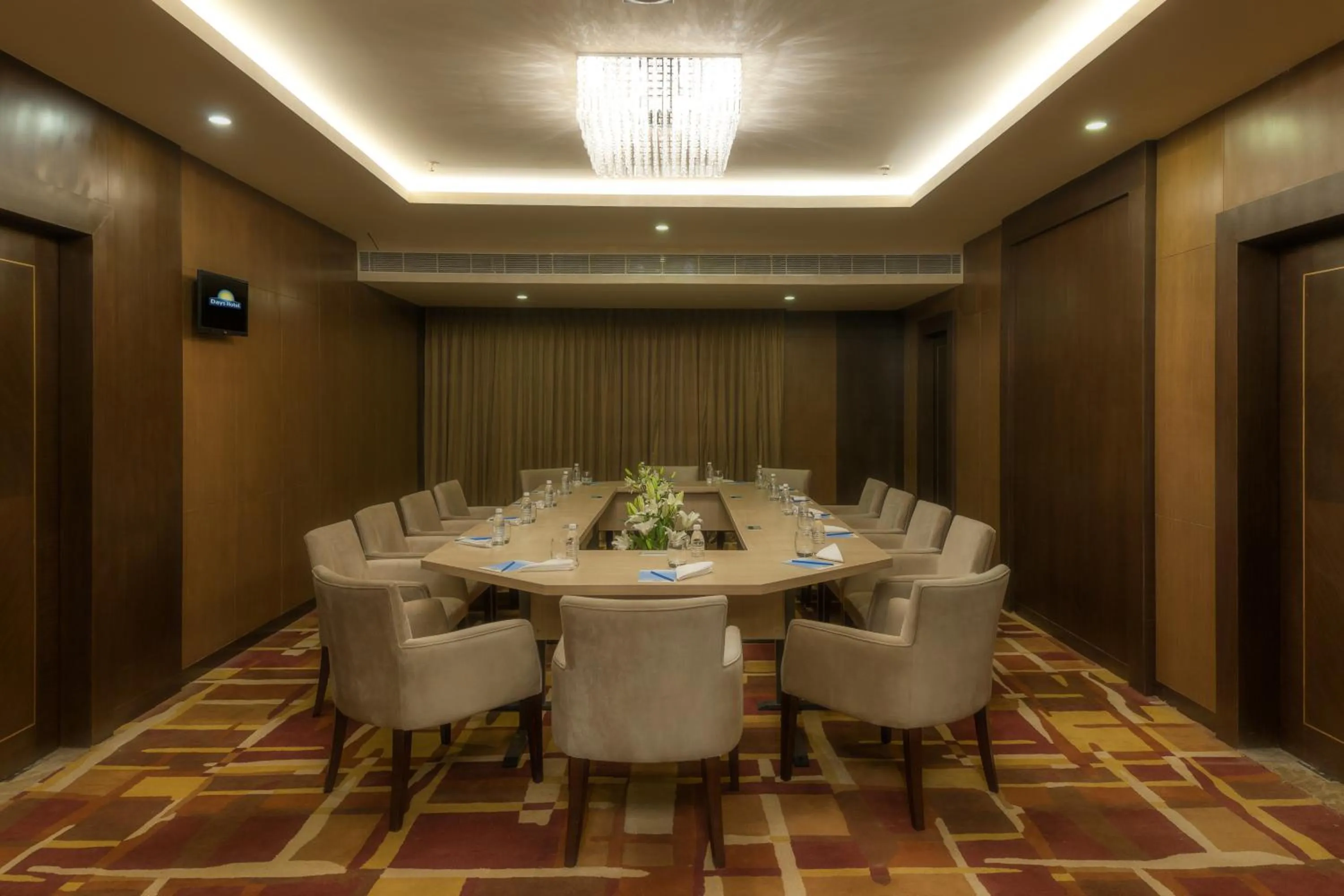 Meeting/conference room in Days Hotel by Wyndham Chennai OMR