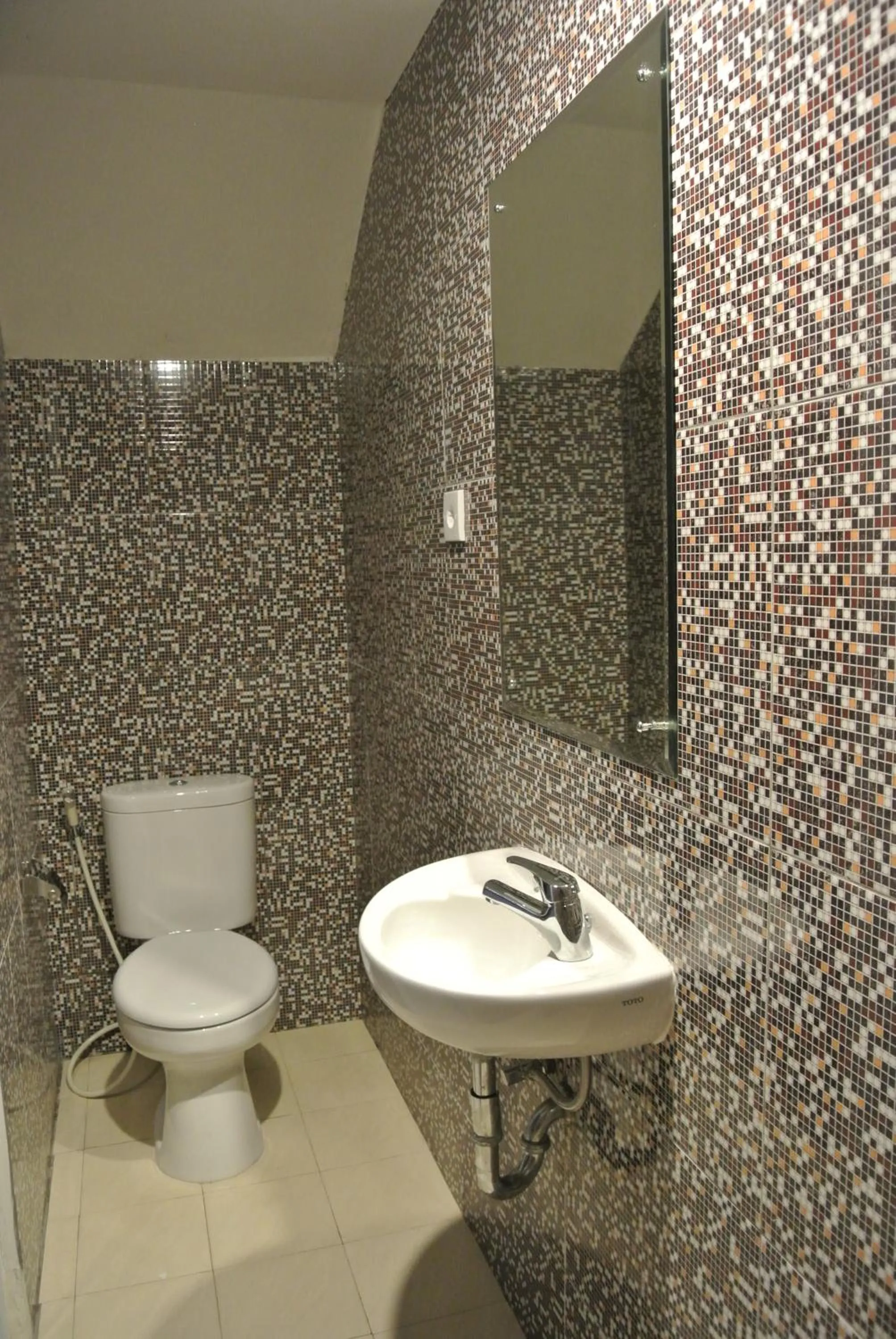 Toilet in Askara Canggu Townhouse