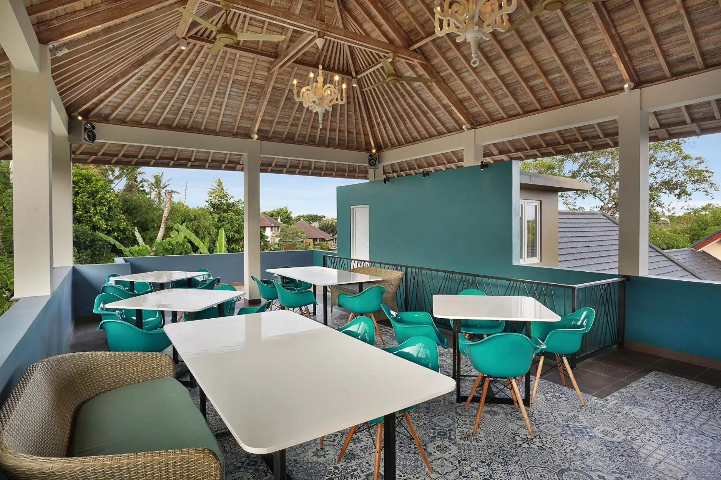 Restaurant/places to eat in Askara Canggu Townhouse