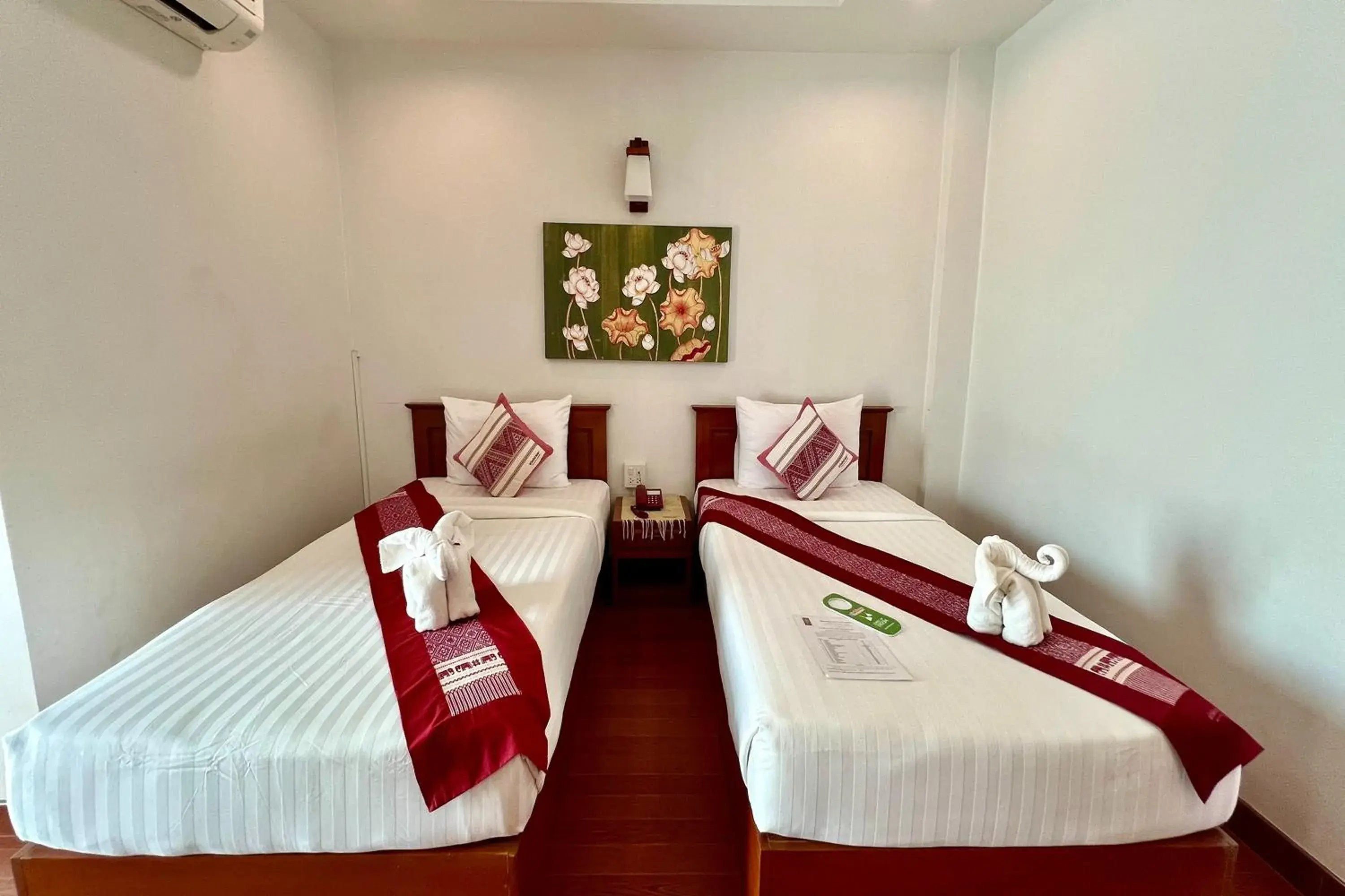 Superior Twin Room with City View in Sawadeelanna Hotel Superior Twin Room with City View in Sawadeelanna Hotel