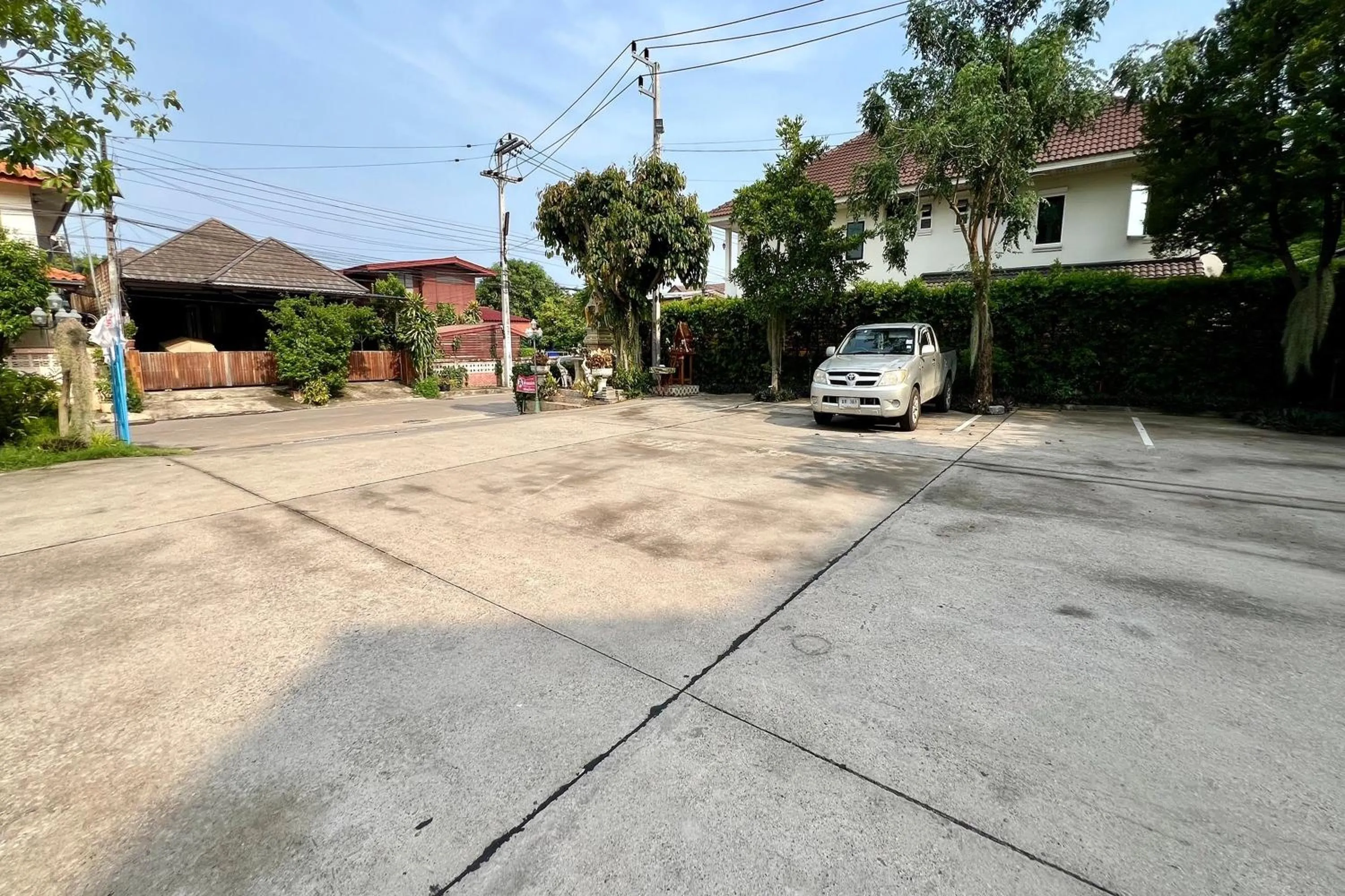 Parking in Sawadeelanna Hotel