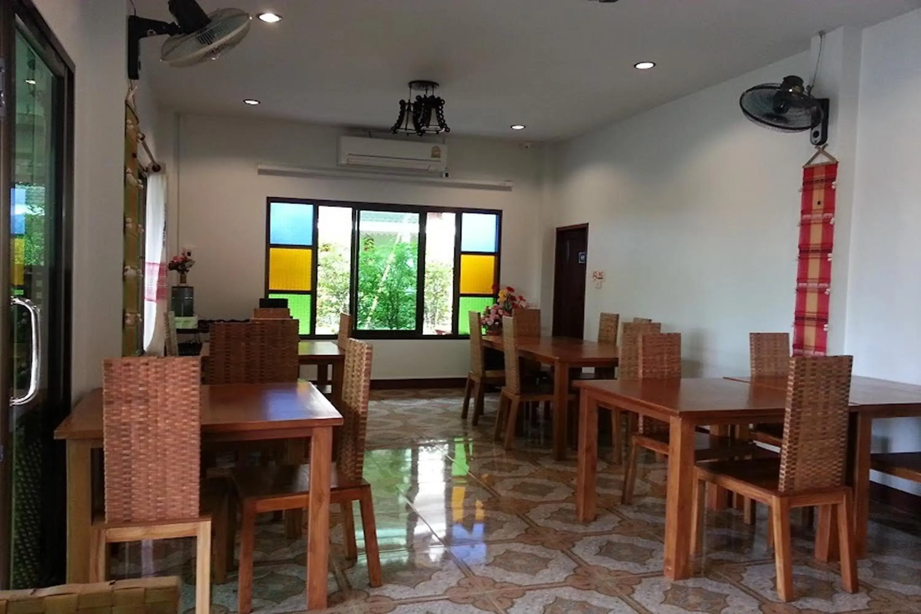 Restaurant/places to eat in Sawadeelanna Hotel Restaurant/places to eat in Sawadeelanna Hotel