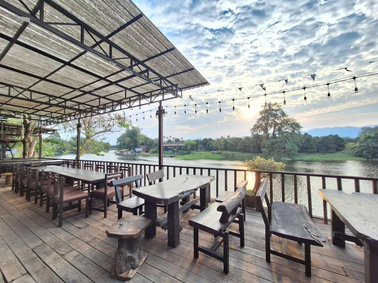 Restaurant/places to eat in Evergreen Resort Chanthaburi