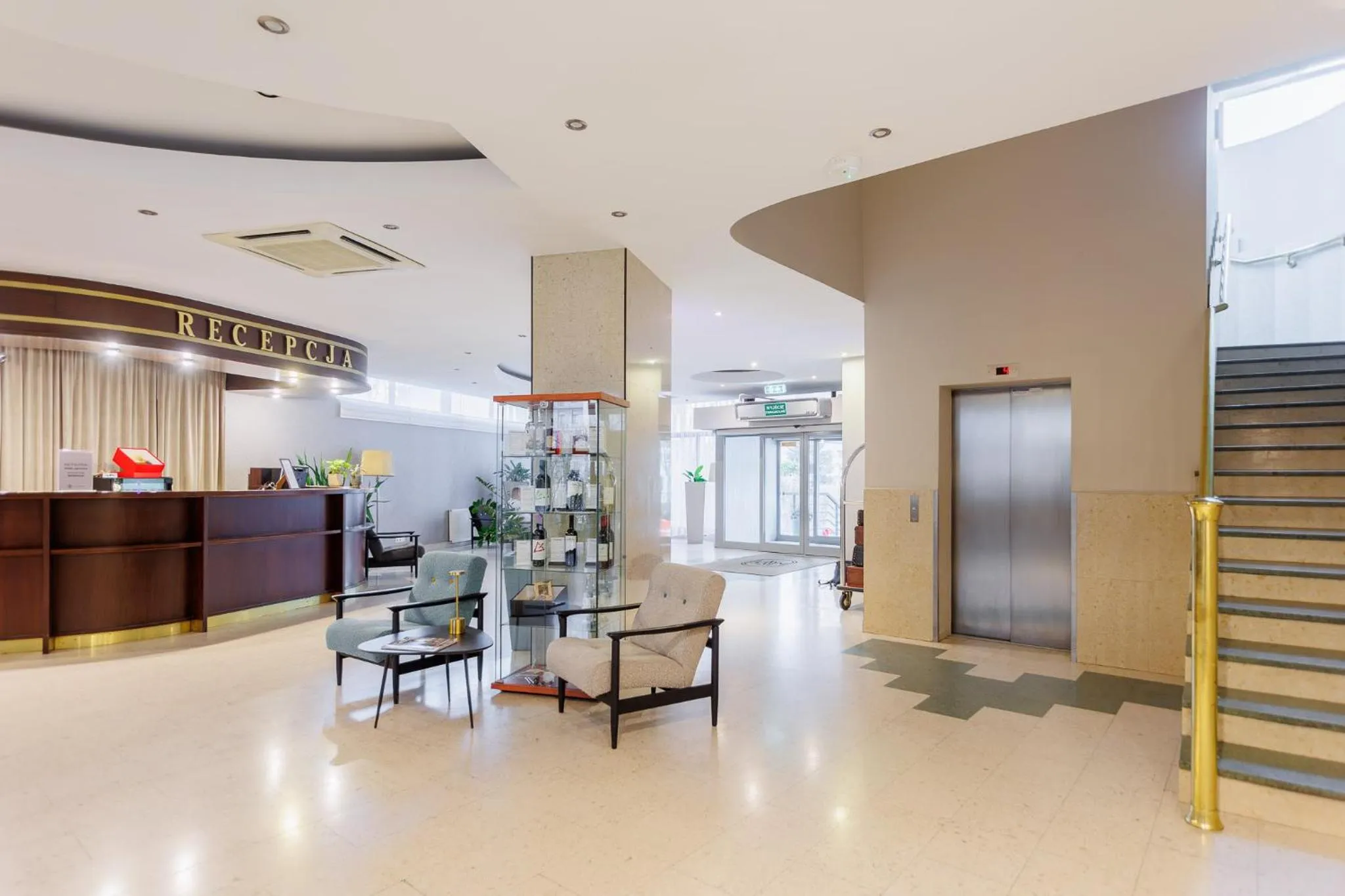 Lobby or reception in Hotel Tarnovia