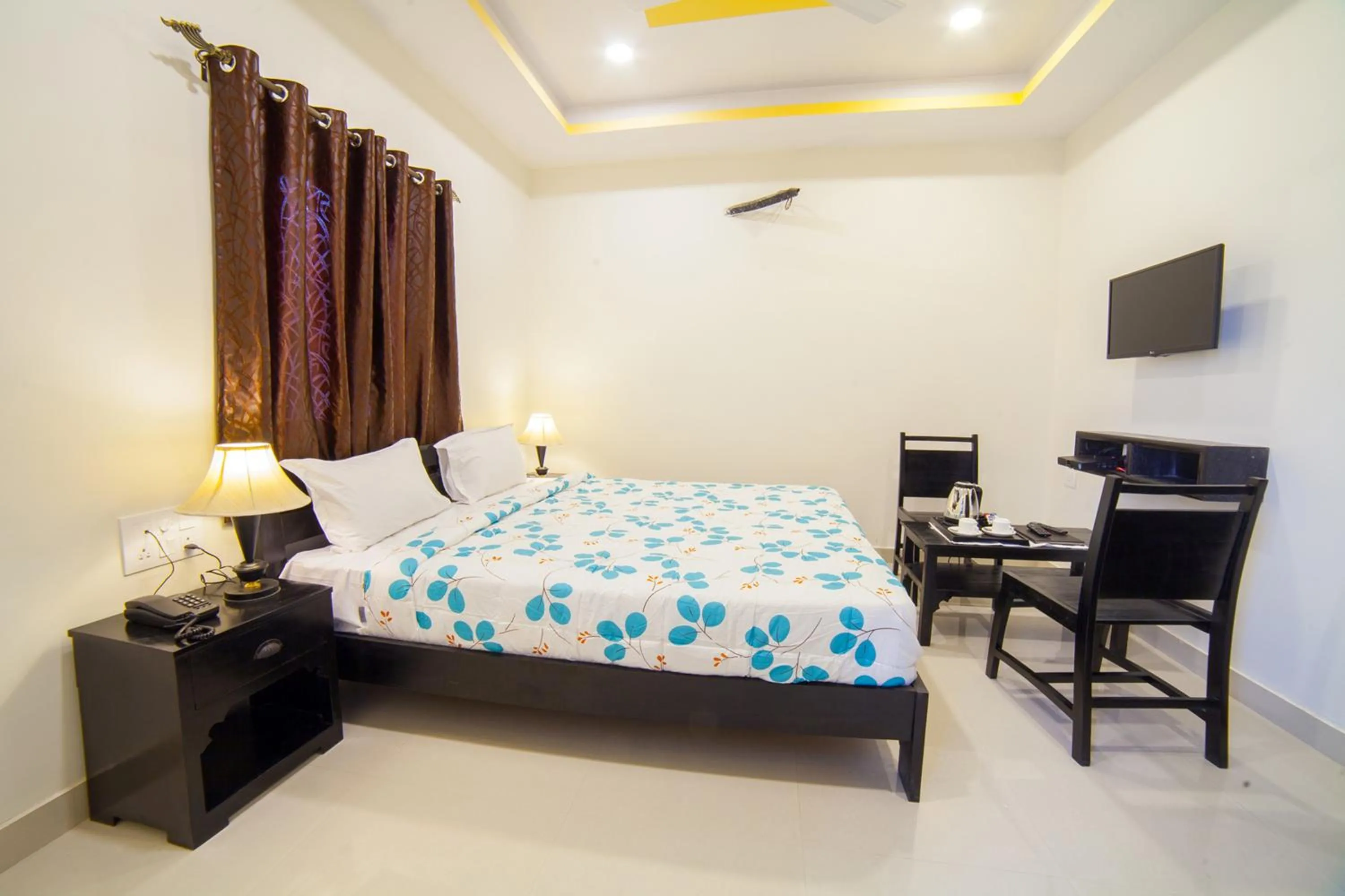 Photo of the whole room, Bed in Om Heritage Haveli