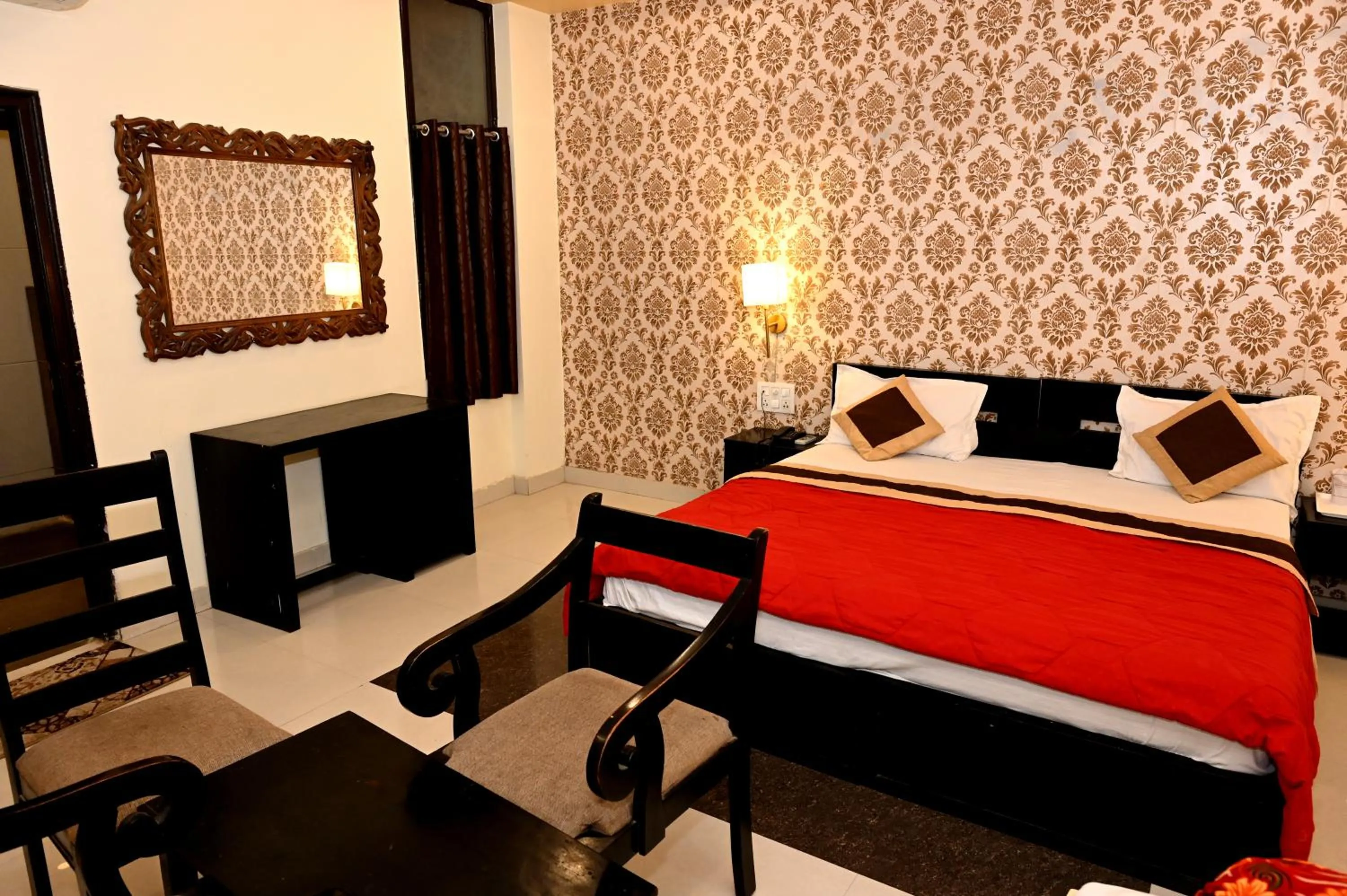 Photo of the whole room, Bed in Om Heritage Haveli