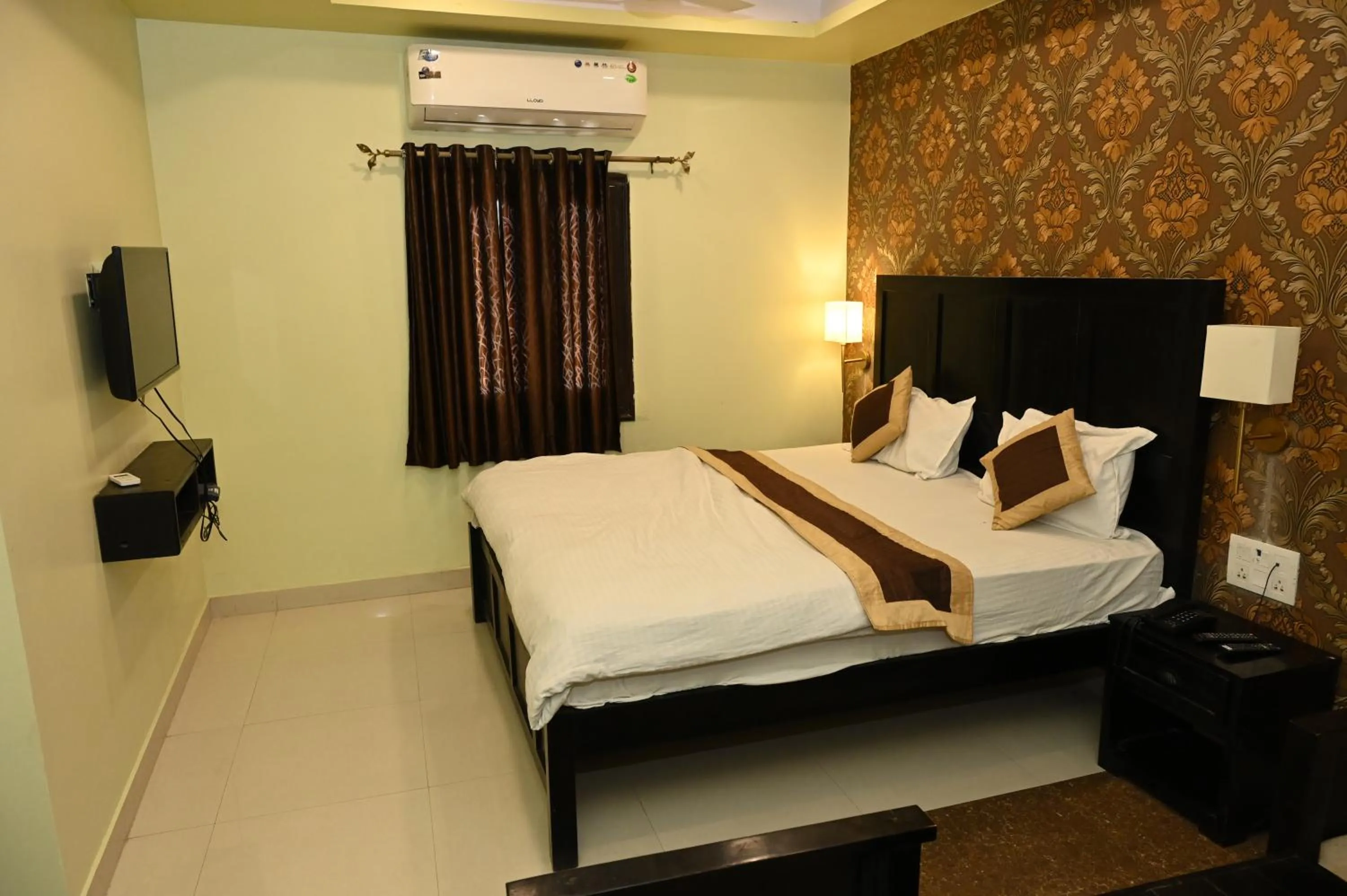 Bedroom, Bed in Om Heritage Haveli