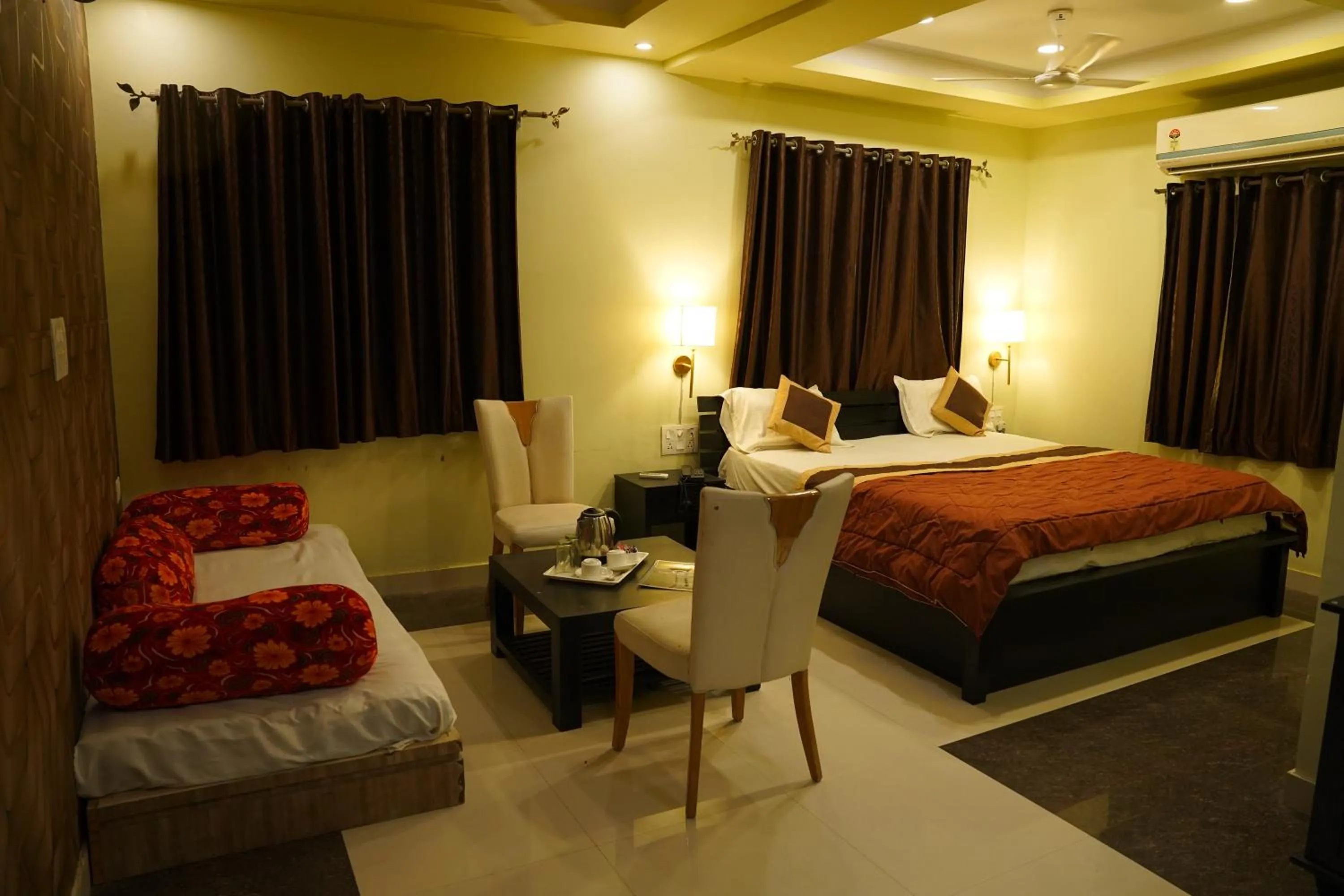 Bed in Om Heritage Haveli