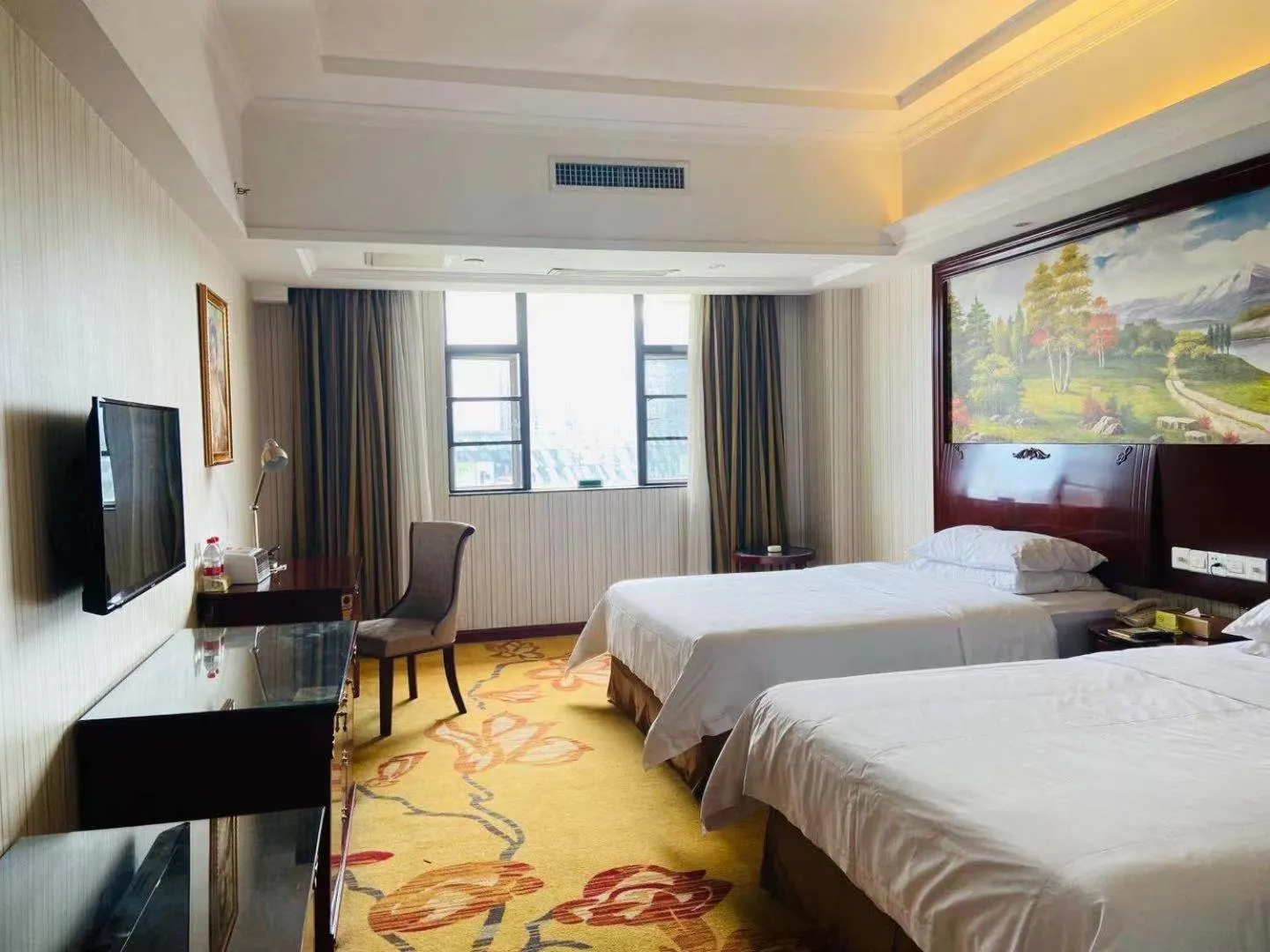 Bed in Vienna Hotel Foshan Nanhai City Square