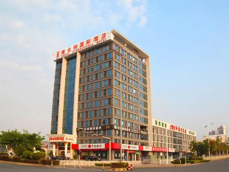 Property building in Vienna International Hotel Shenzhen Guangming Avenue Property building in Vienna International Hotel Shenzhen Guangming Avenue