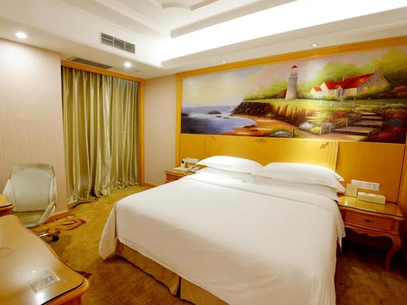 Bed in Vienna International Hotel Shenzhen Guangming Avenue