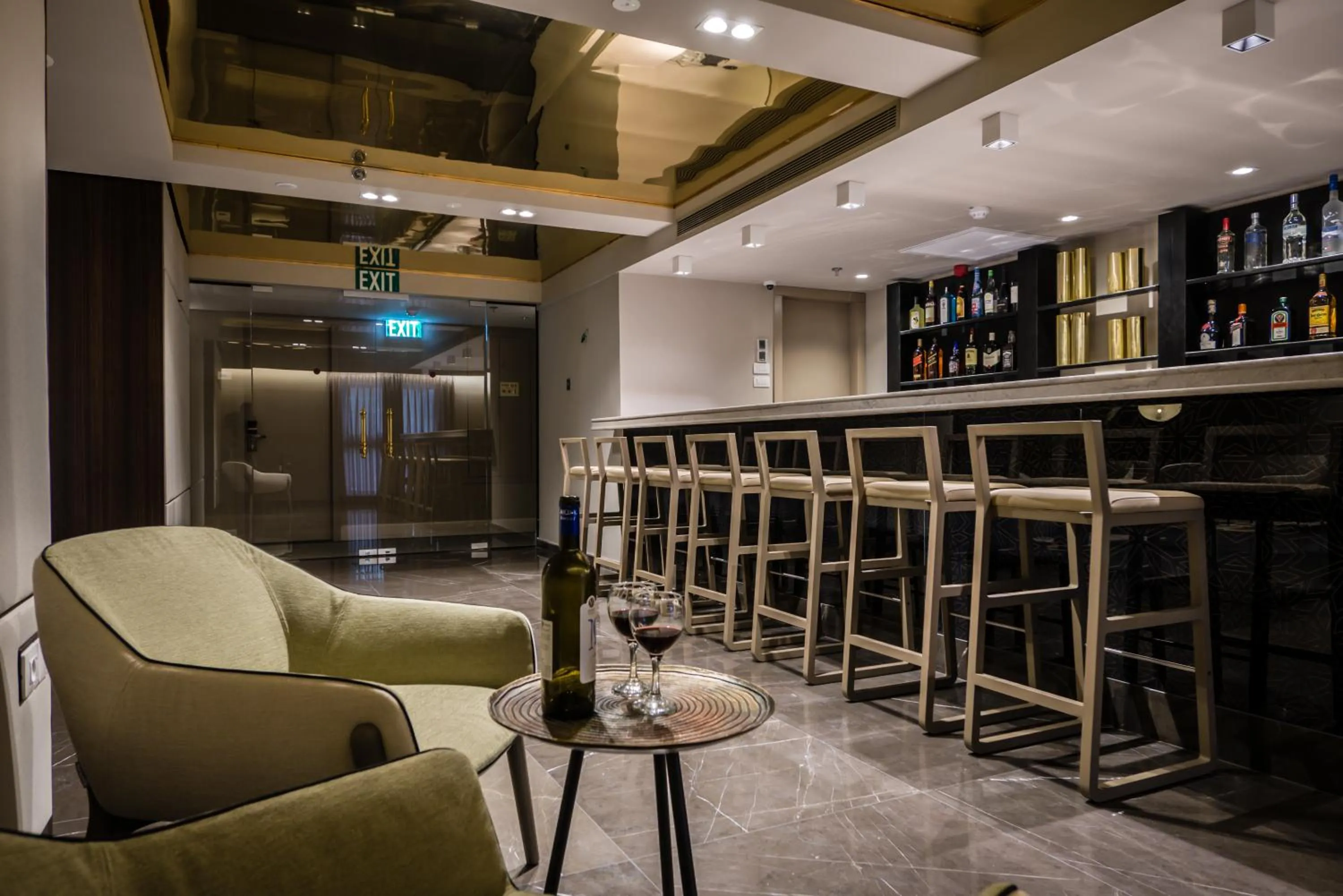 Lounge or bar in Golden Crown Haifa