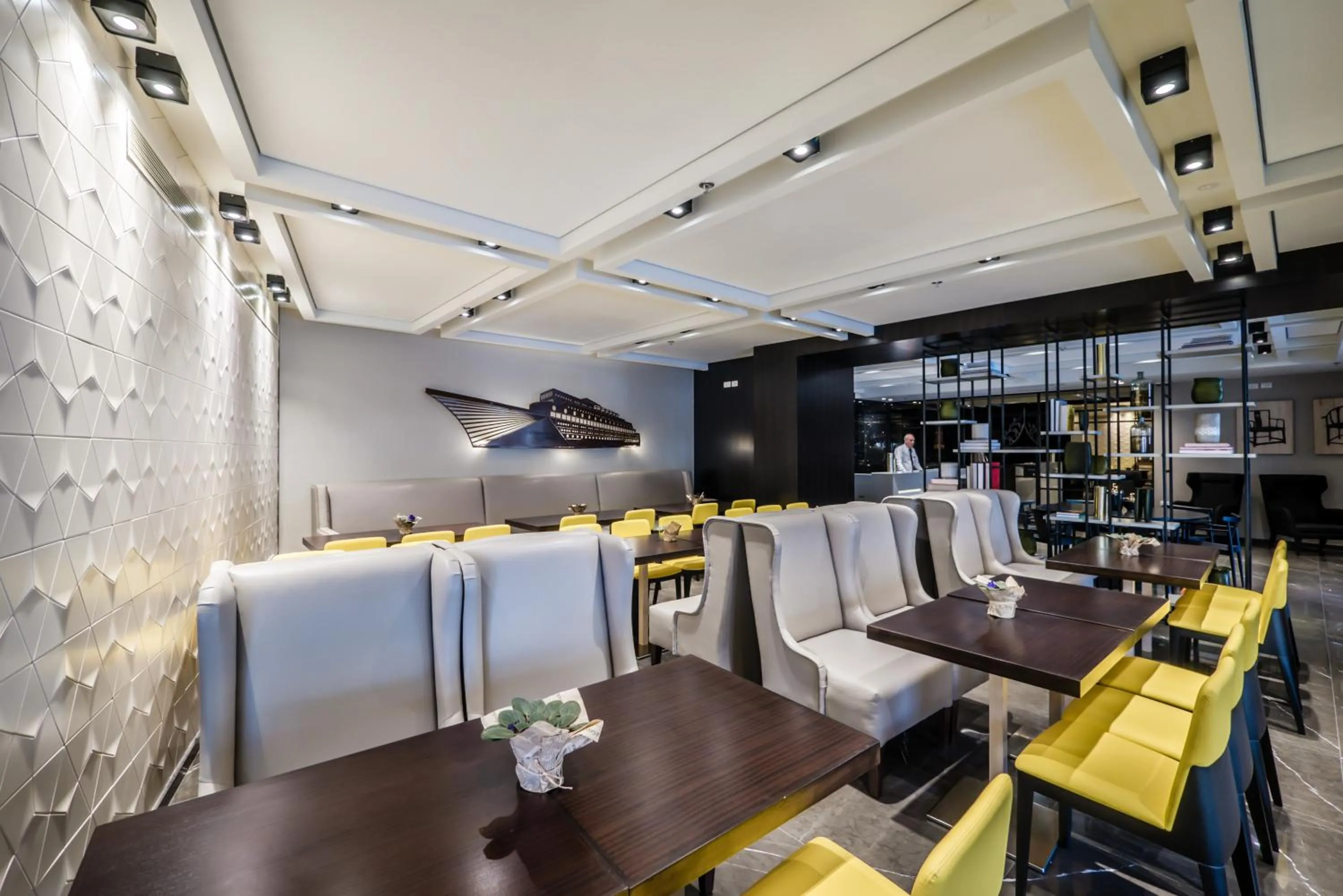 Restaurant/places to eat in Golden Crown Haifa