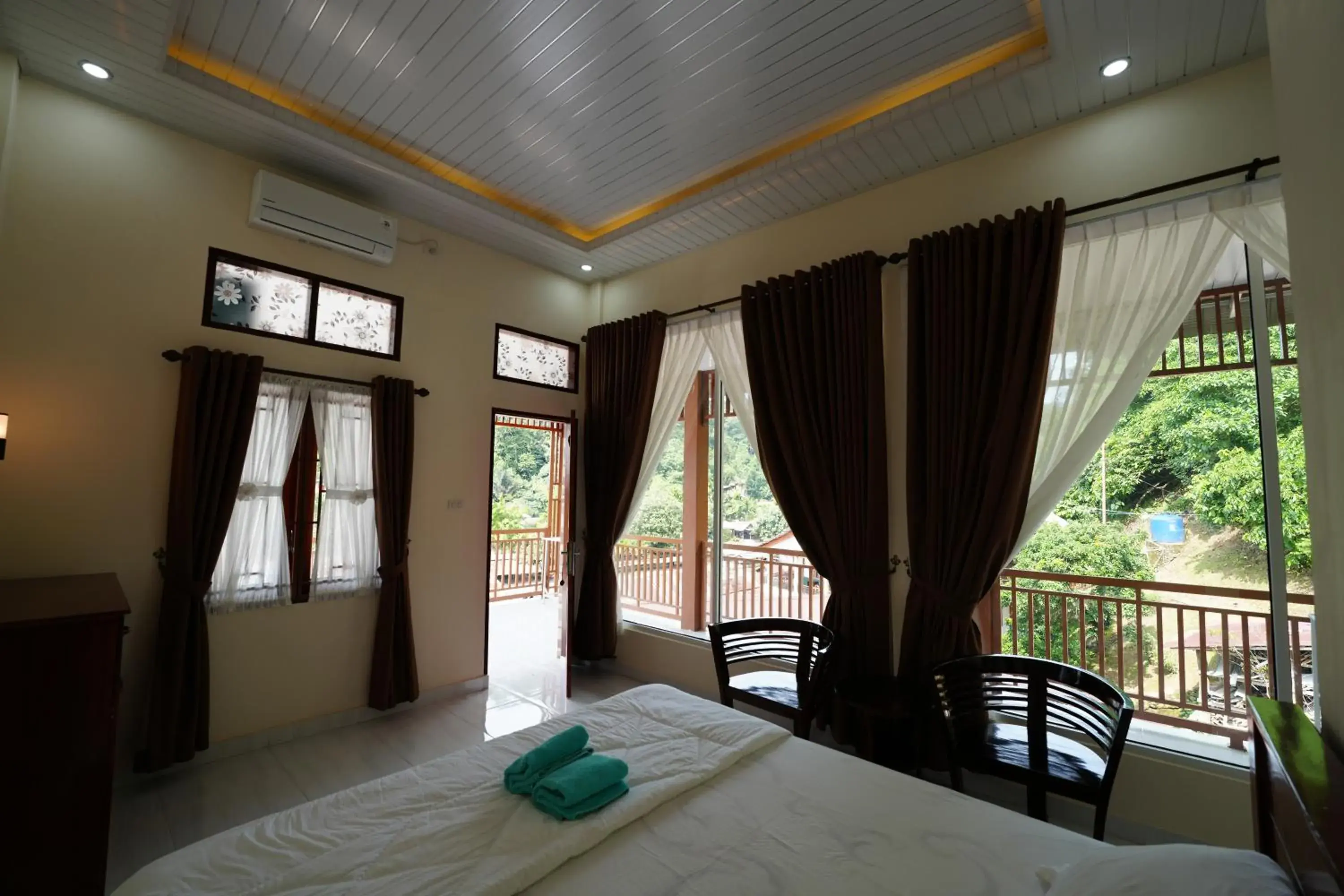 Deluxe Double Room in Ida Guest House & JUNGLE TREKKING Deluxe Double Room in Ida Guest House & JUNGLE TREKKING