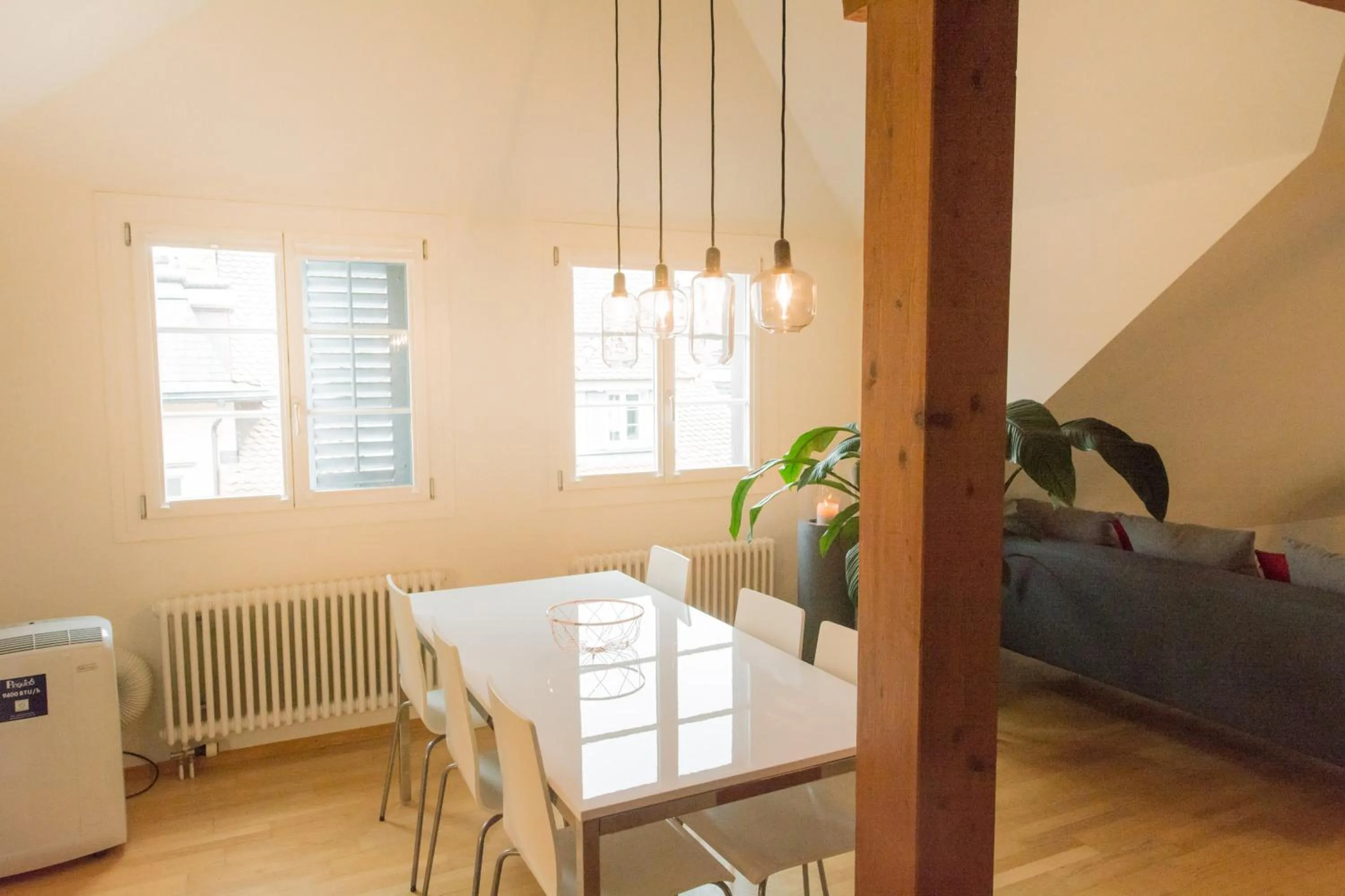 Dining area in Airhome Zug Neugasse Stadtzentrum