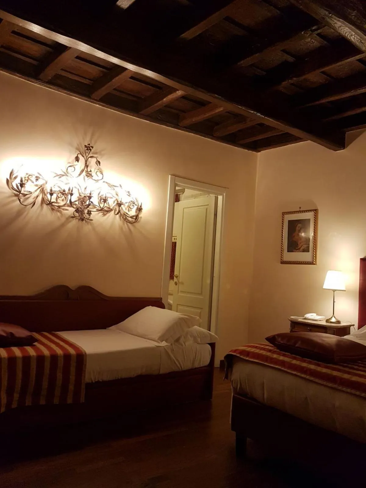 Photo of the whole room, Bed in Domus Julia