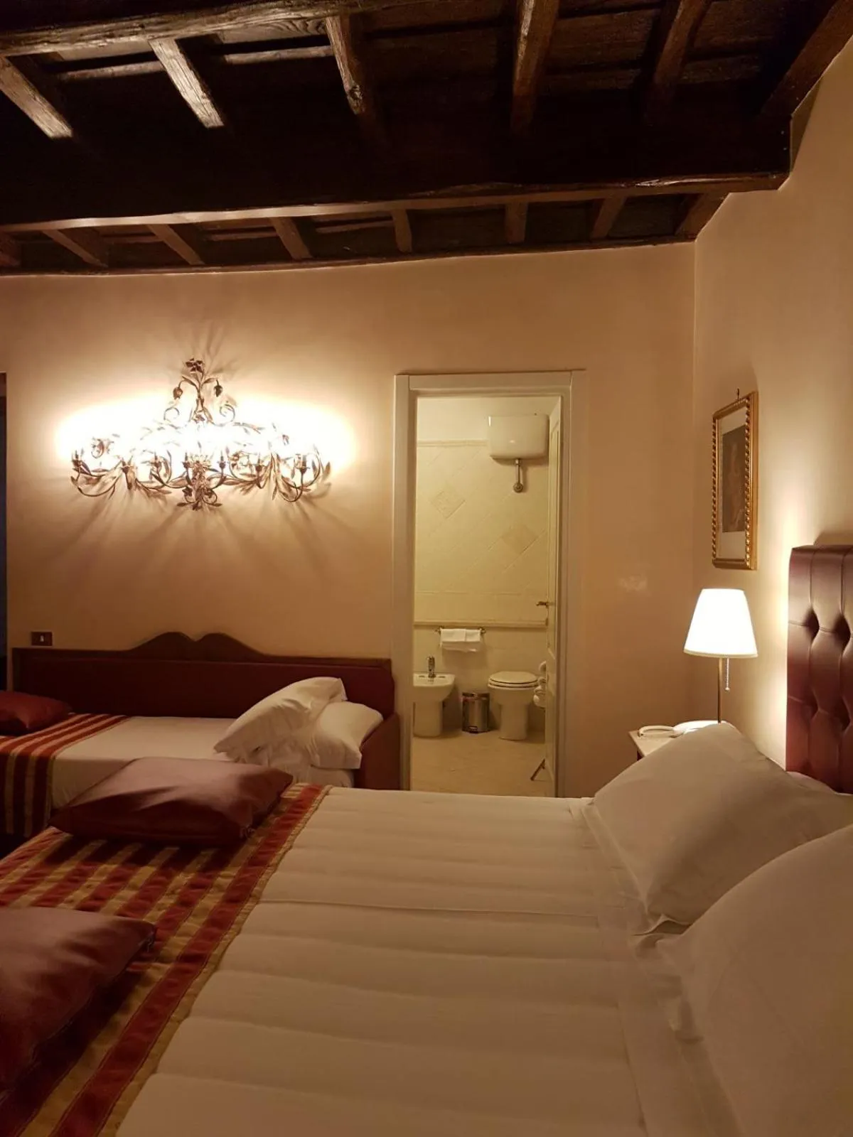 Photo of the whole room, Bed in Domus Julia