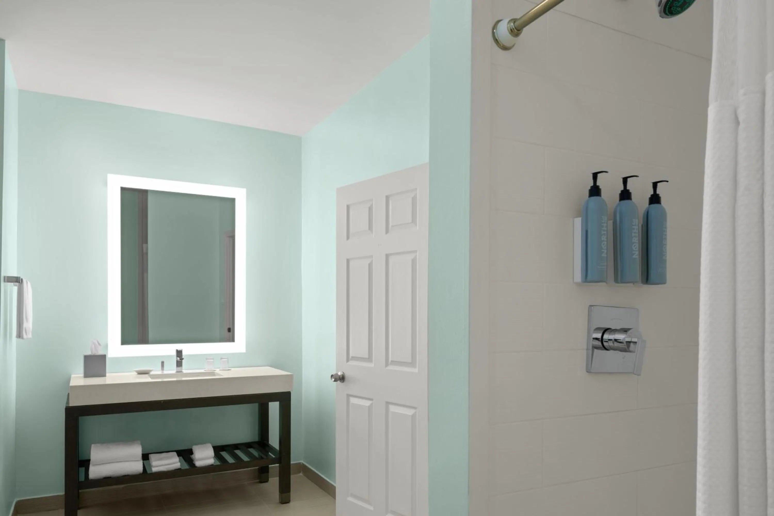 Bathroom in Courtyard by Marriott Nassau Downtown/Junkanoo Beach