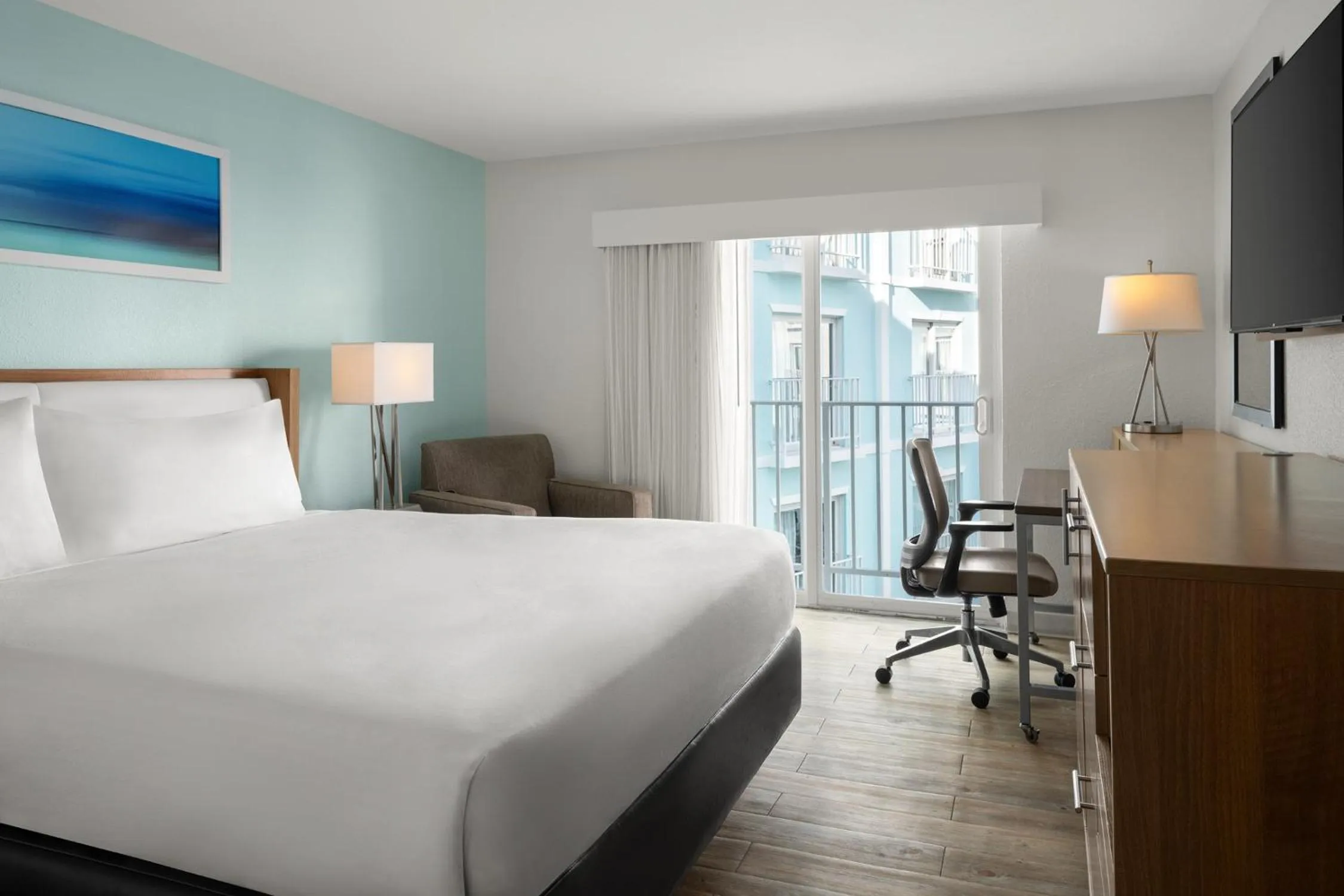 Bedroom, Bed in Courtyard by Marriott Nassau Downtown/Junkanoo Beach