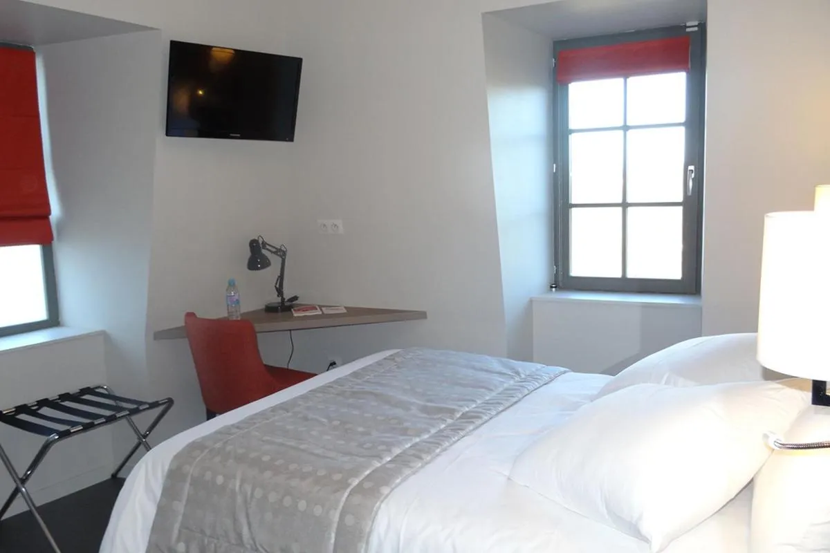 Photo of the whole room, Bed in Parc Hôtel Pompadour