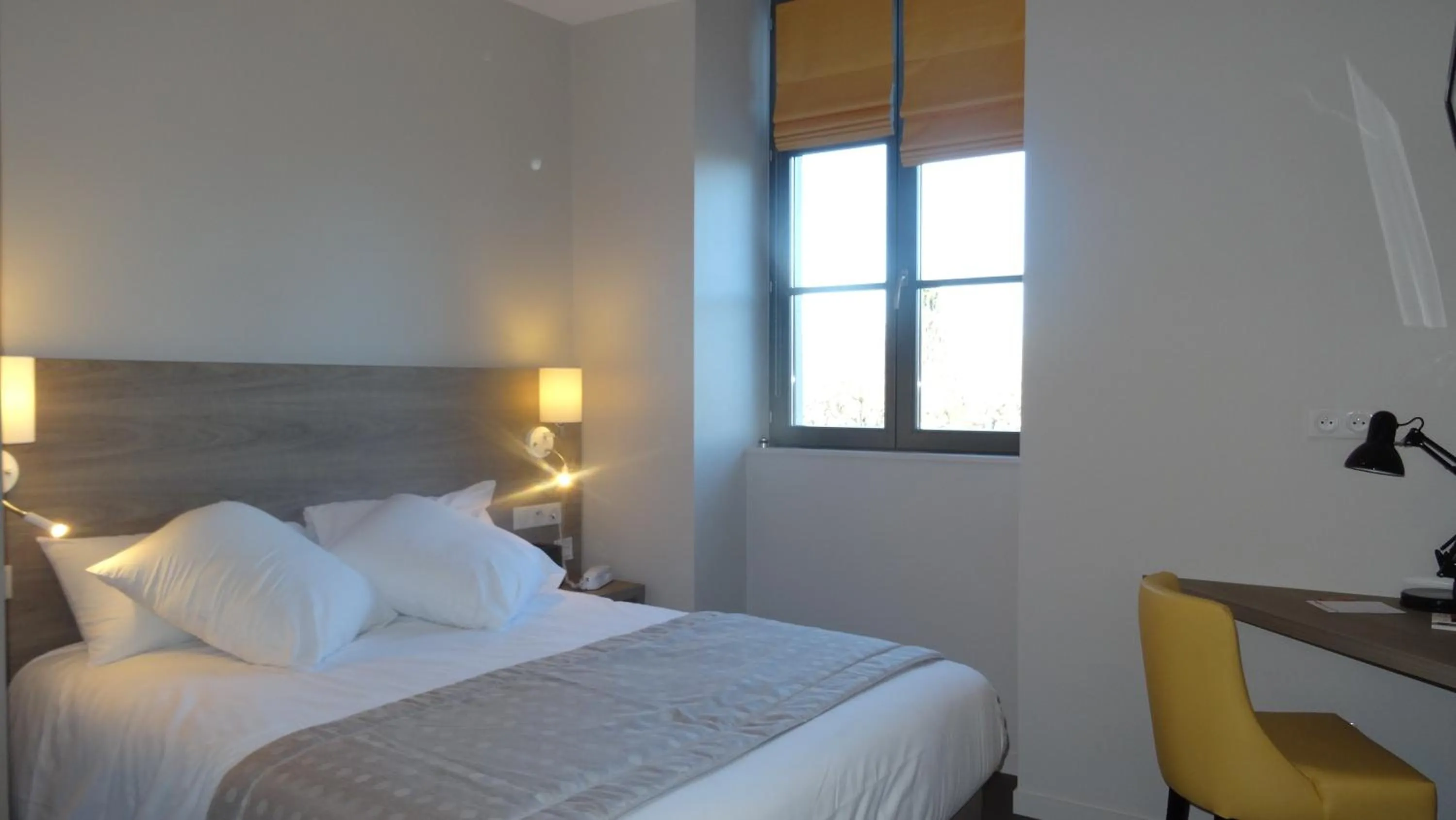 Bedroom, Bed in Parc Hôtel Pompadour