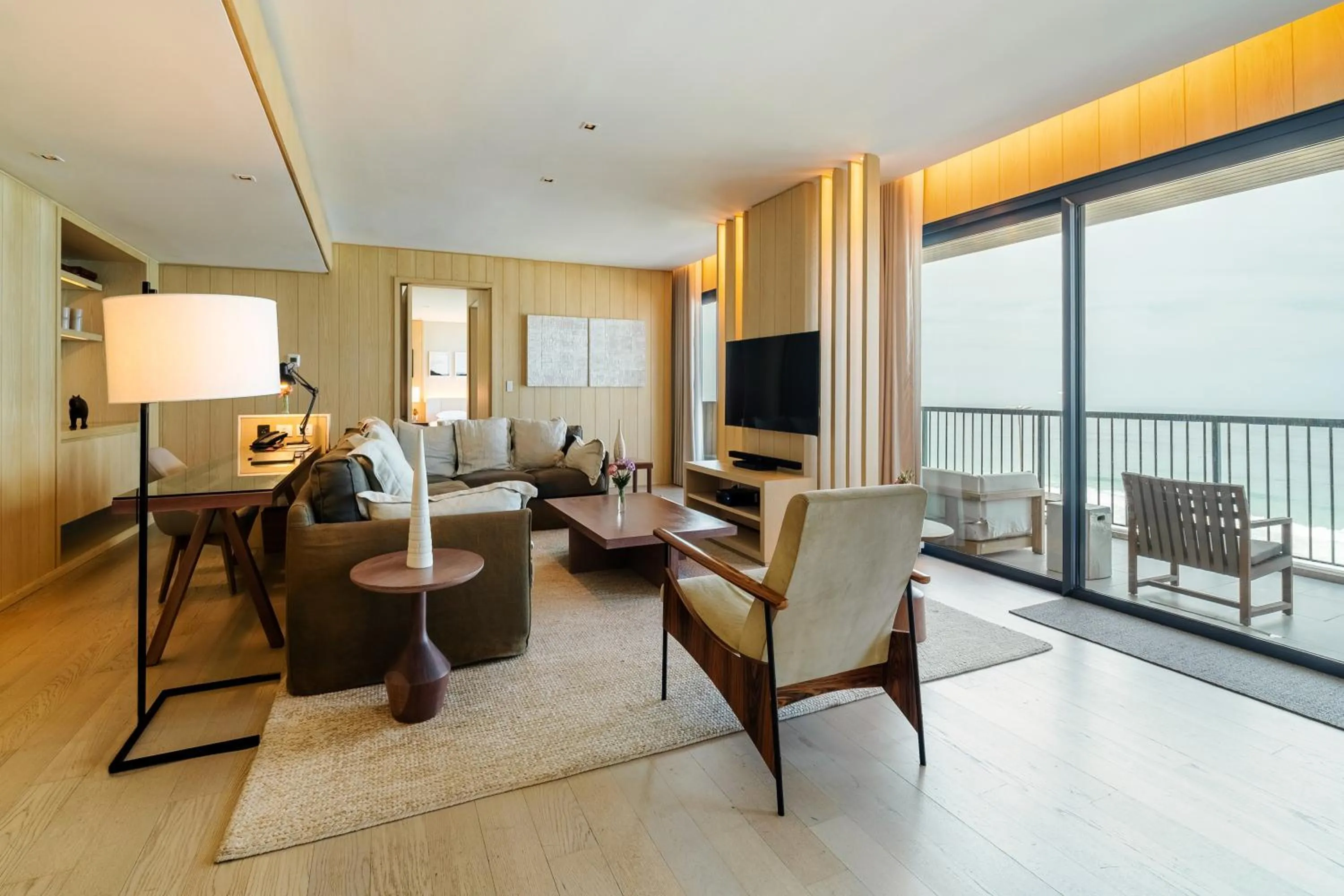 Communal lounge/ TV room in Grand Hyatt Rio de Janeiro