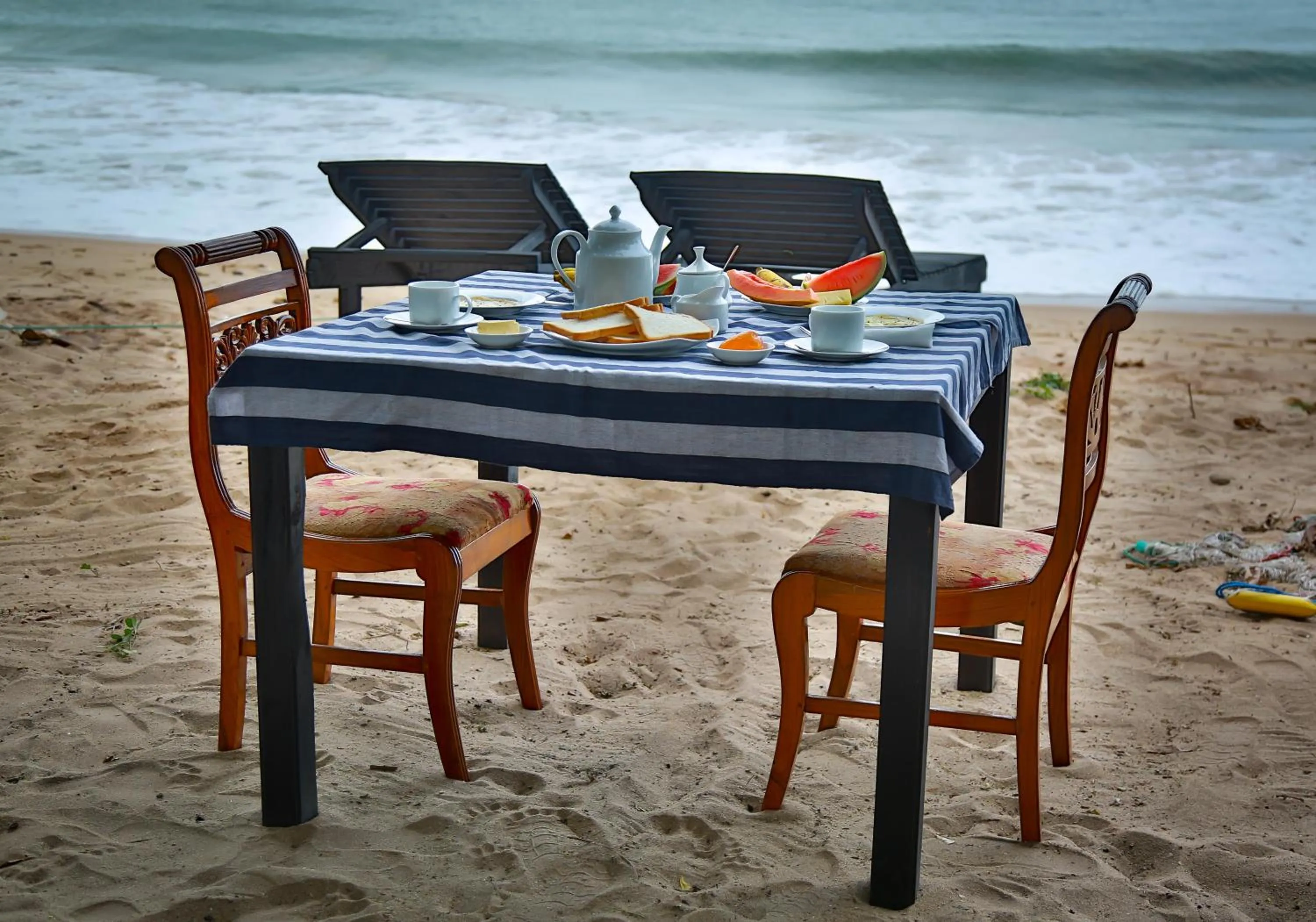 Buffet breakfast in Sunray Beach House