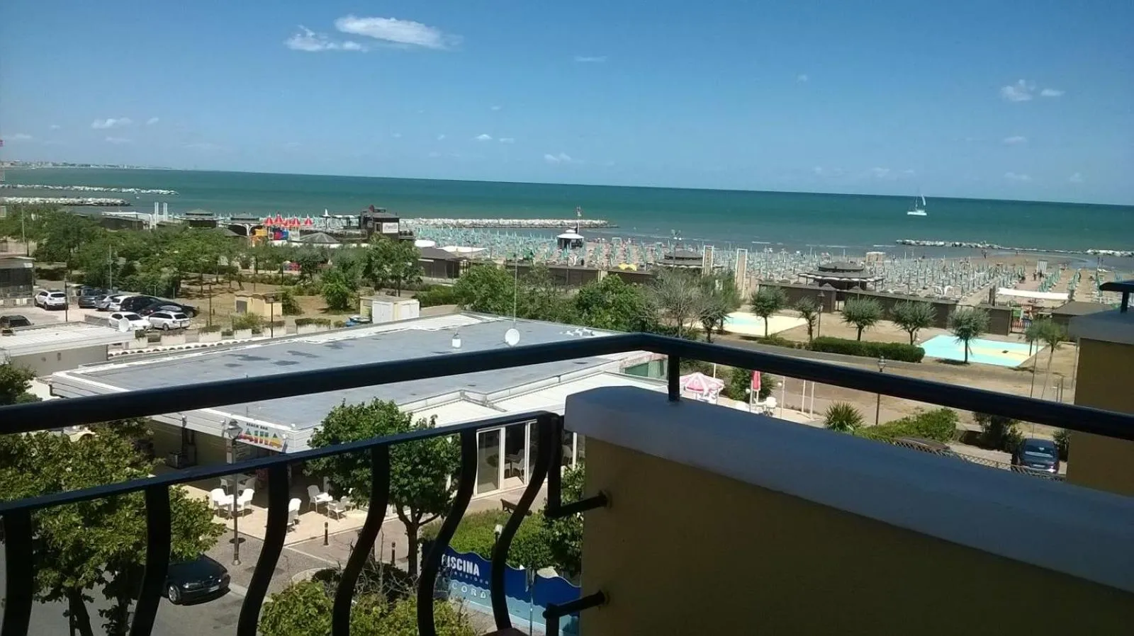 Sea view in Residence Record